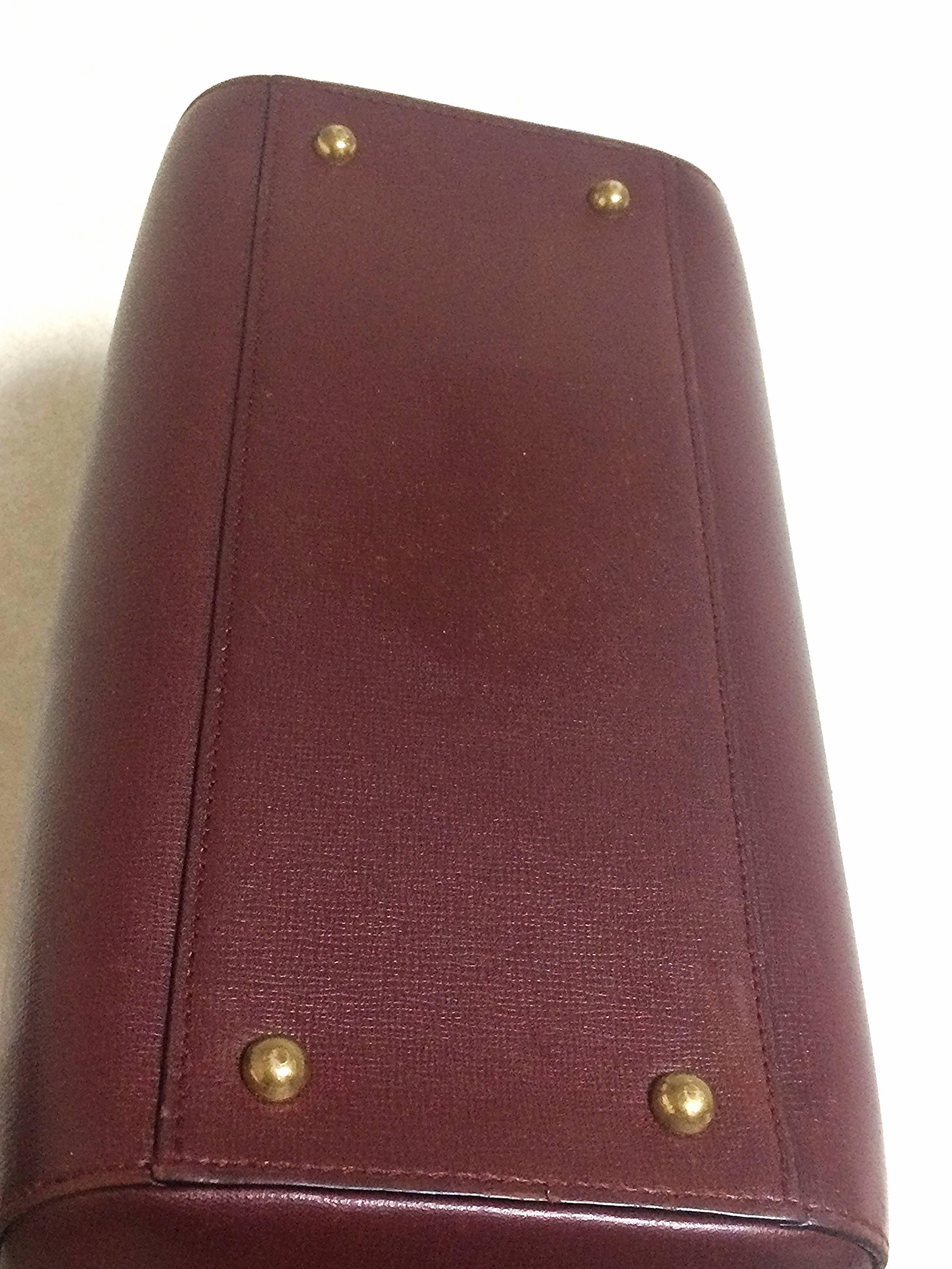 Vintage Cartier classic wine, bordeaux leather handbag purse. Must de Cartier In Good Condition For Sale In Kashiwa, Chiba