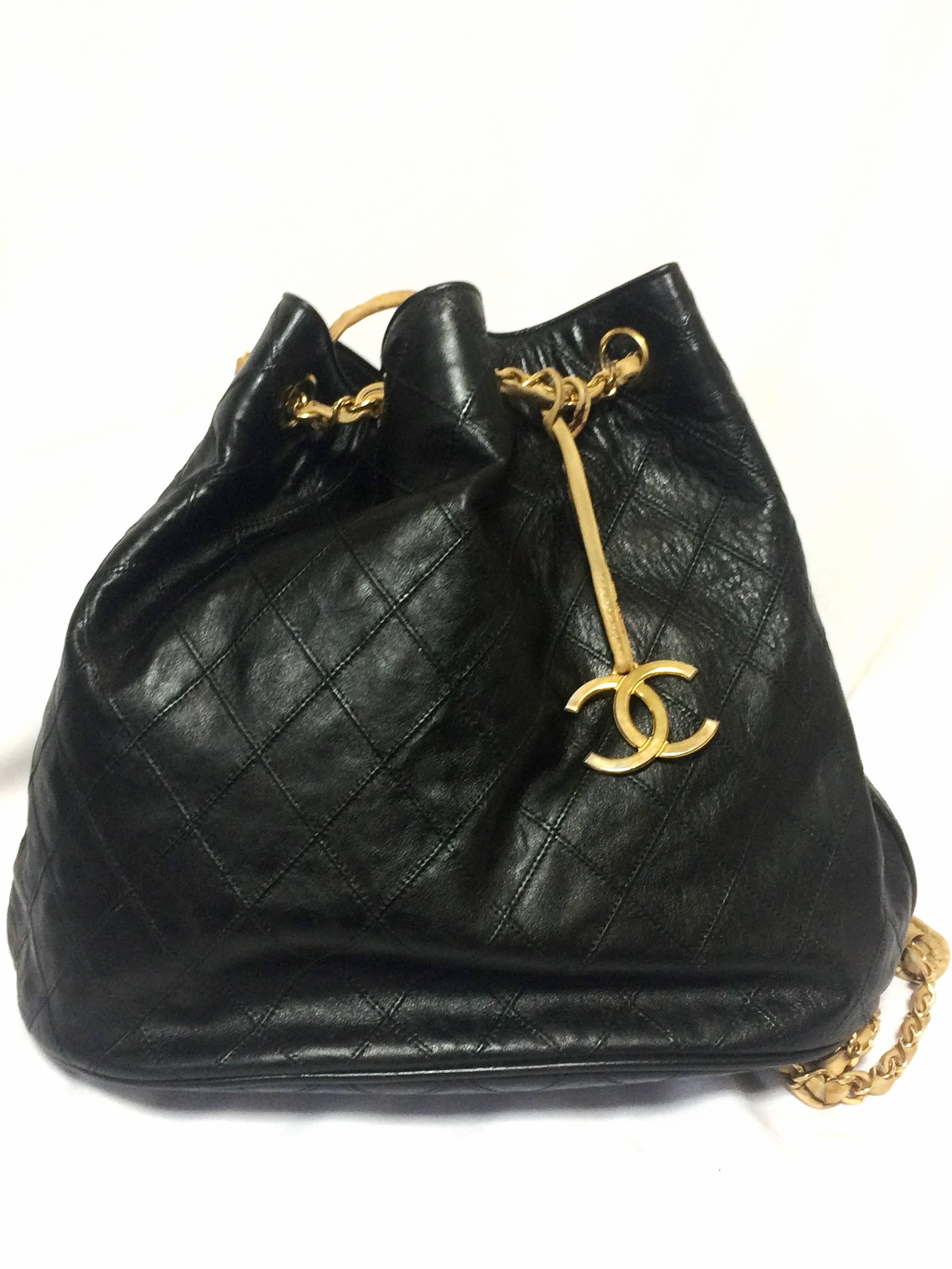 1980s. Vintage CHANEL black and beige calf leather hobo bucket shoulder bag with golden CC charm. Classic purse. 

Introducing another classic vintage bag from CHANEL back in the 80's.
The original color is beige, and the exterior is recolored to