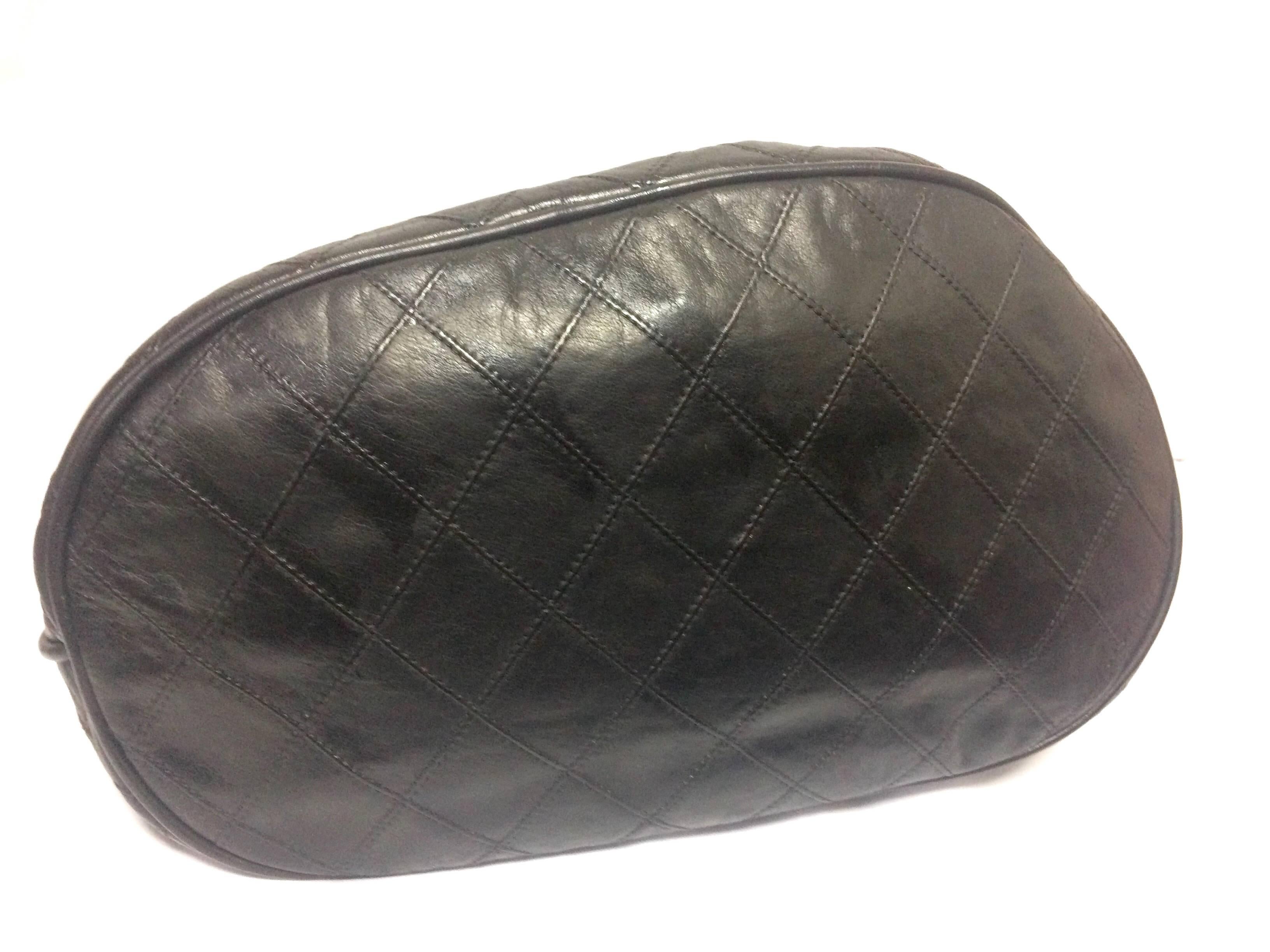Vintage CHANEL black and beige calf leather hobo bucket shoulder bag with charm. 1