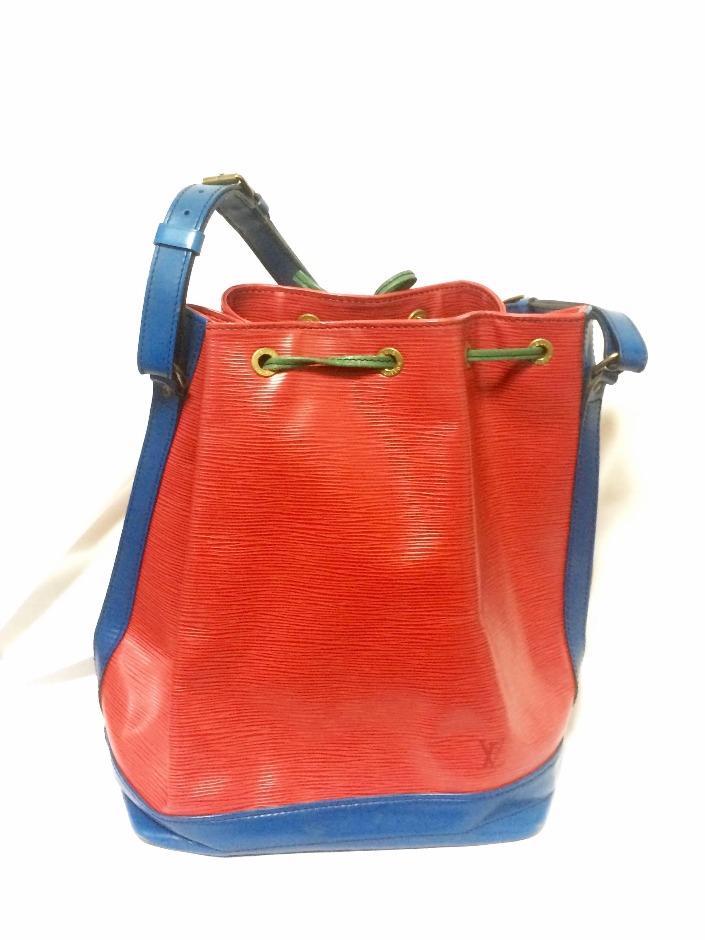 1990s. Vintage Louis Vuitton red, blue, and green, epi bucket hobo GM noe shoulder bag. Classic LV bag.

Vintage Louis Vuitton noe bag in red, blue, and green epi leather from the 90's.
One of the most popular and classic bags from LV back in the