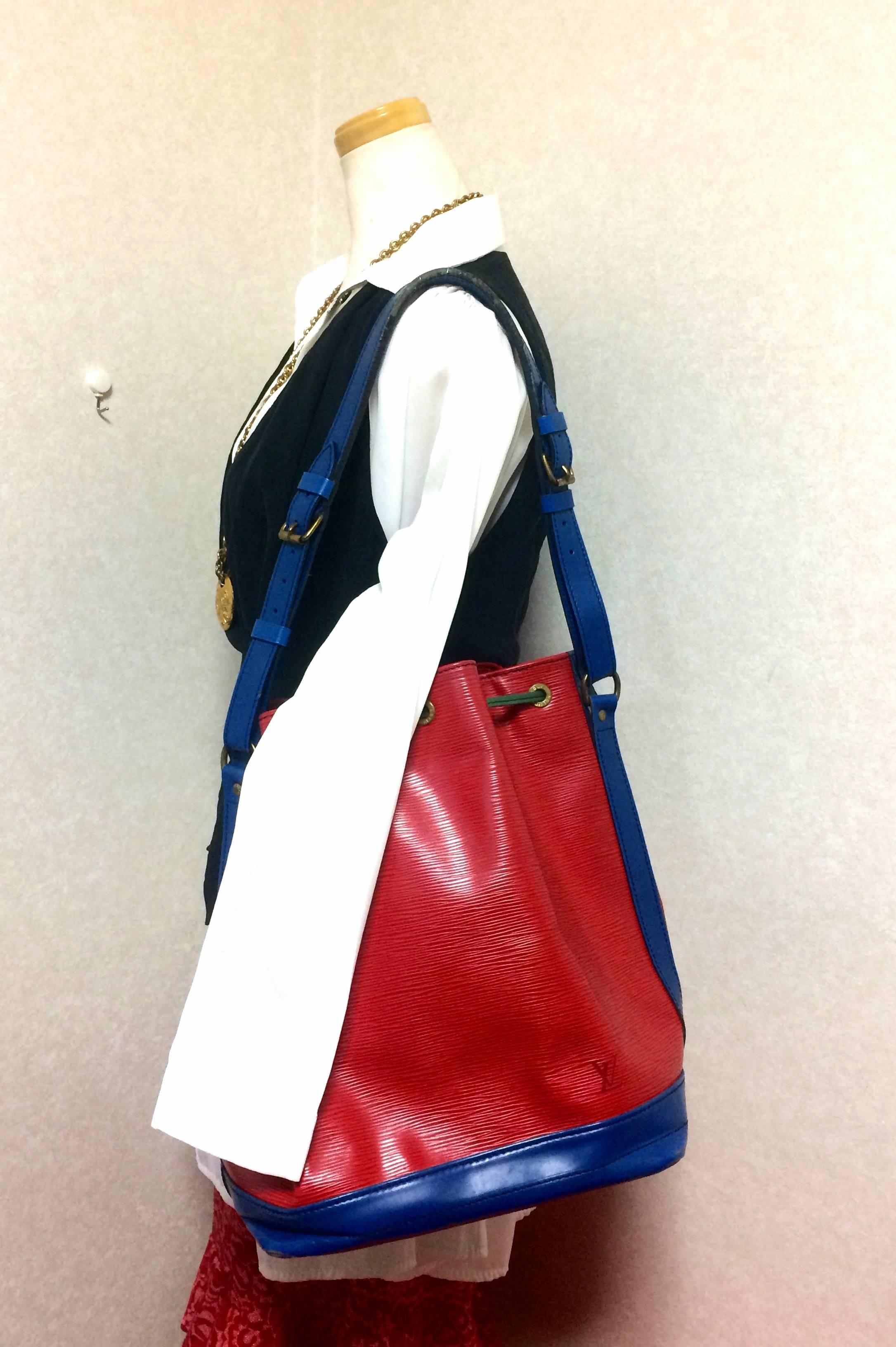 Vintage Louis Vuitton red, blue, and green, epi bucket hobo GM noe shoulder bag. For Sale 2