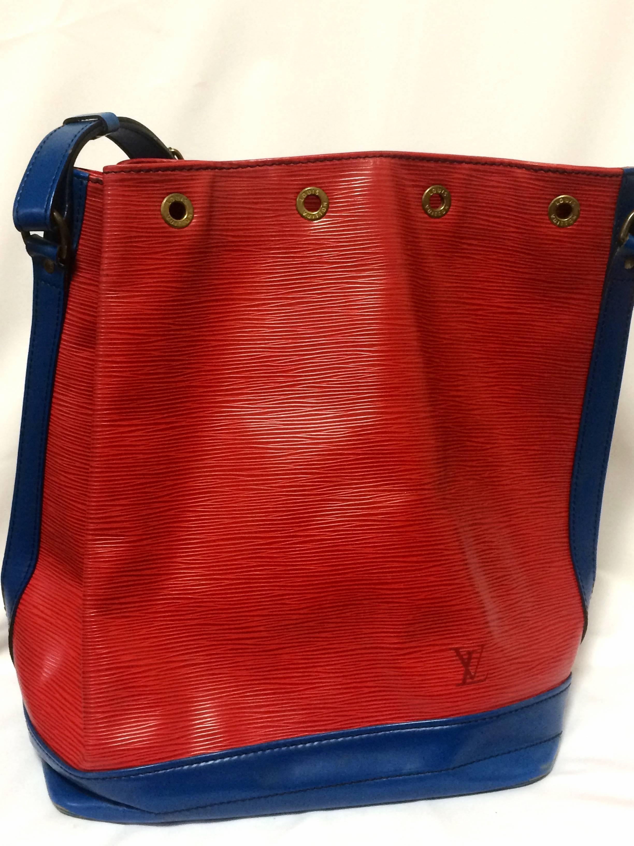 Red Vintage Louis Vuitton red, blue, and green, epi bucket hobo GM noe shoulder bag. For Sale