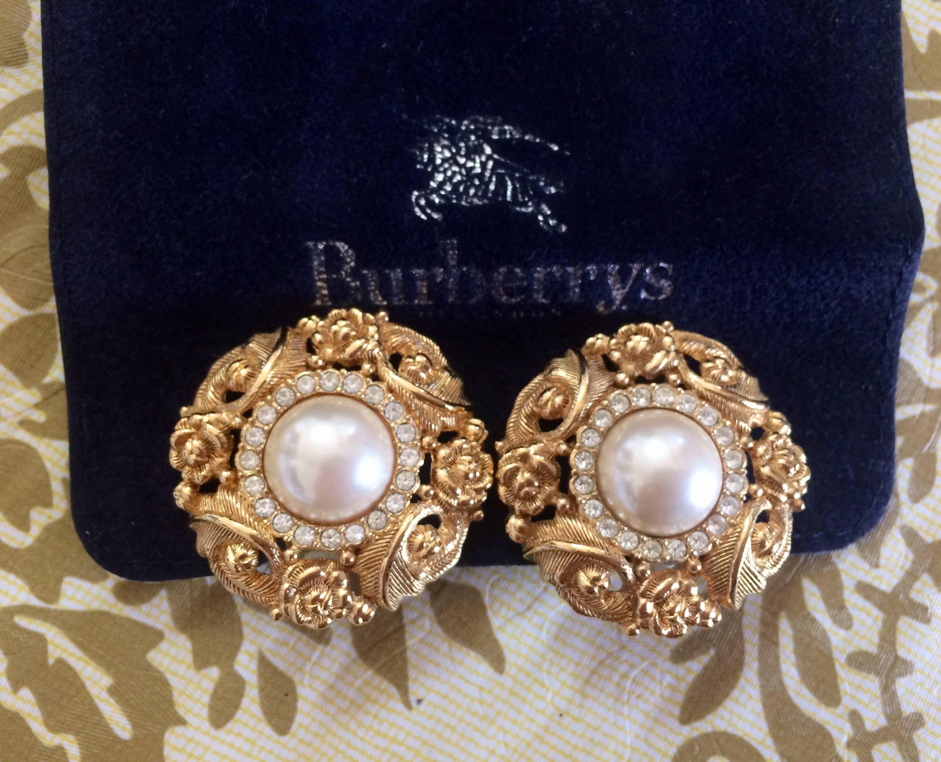 Vintage Burberrys golden Edwardian flower and arabesque design earrings. For Sale 1