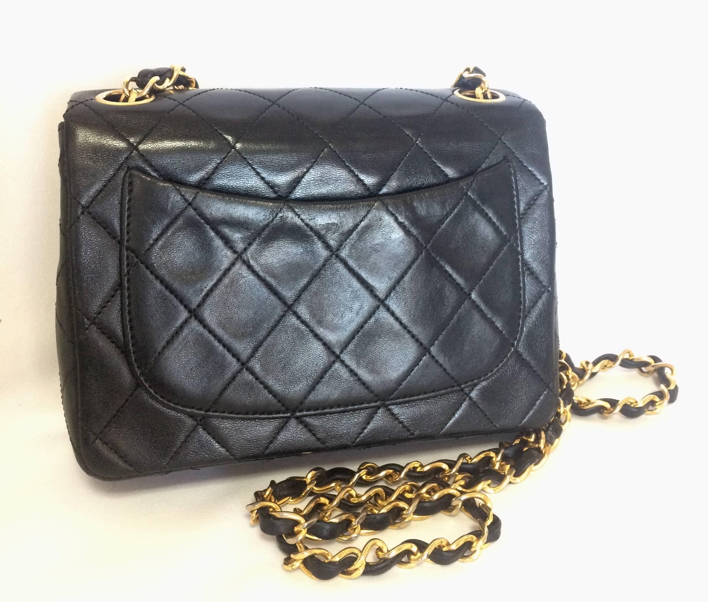 Women's Vintage CHANEL black lamb leather flap chain shoulder bag, classic 2.55 mini bag