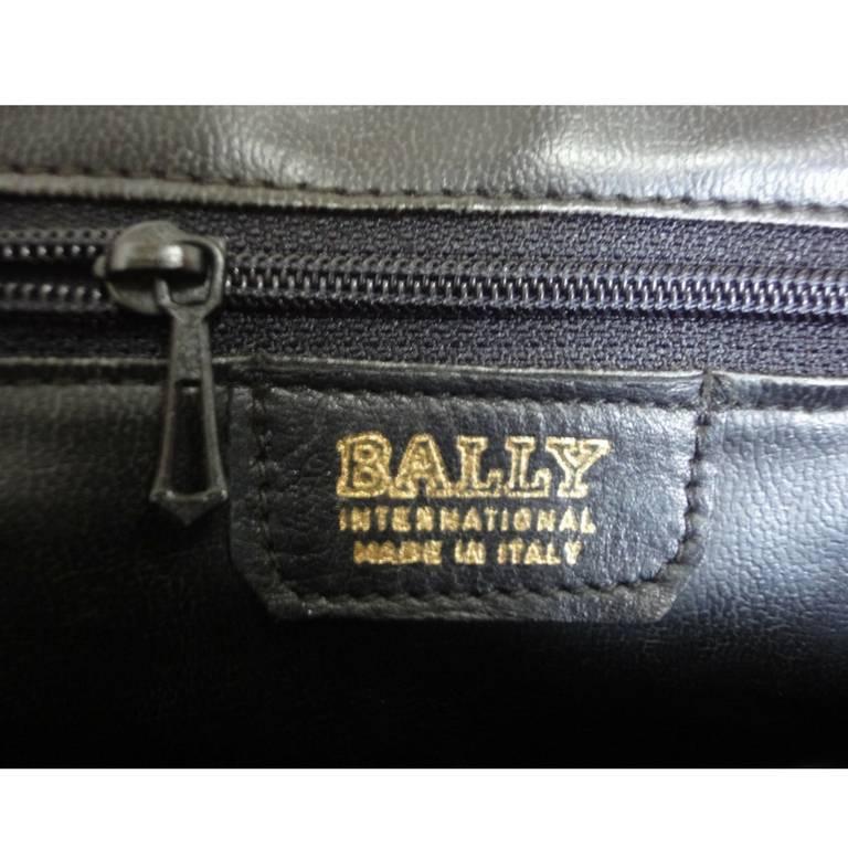 Vintage BALLY deep purple, violet leather pouch, clutch style shoulder bag. For Sale 3