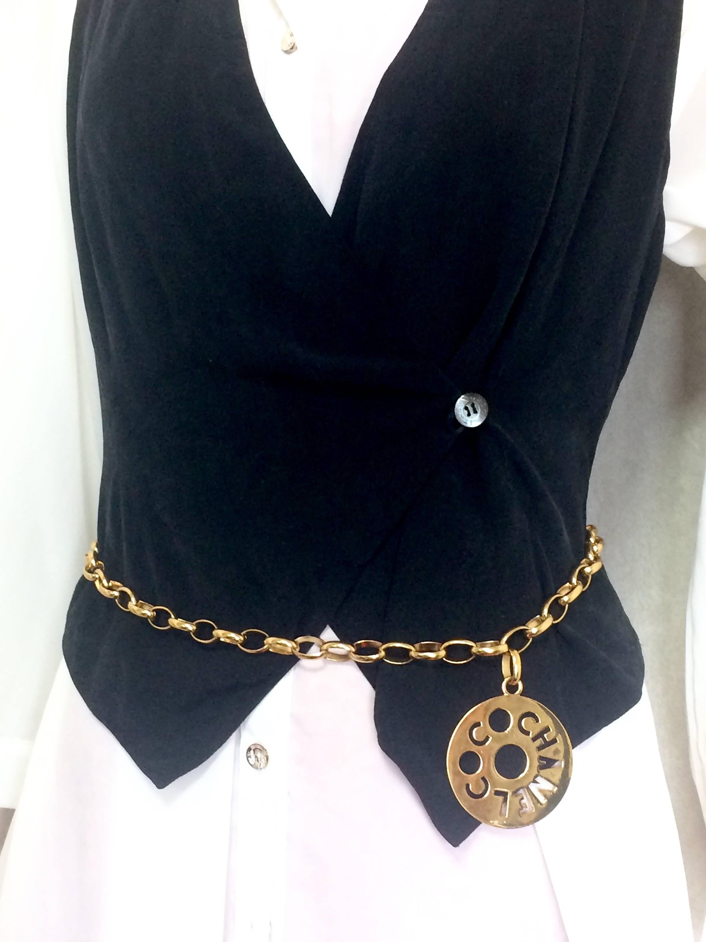 Vintage CHANEL golden chain necklace, chain belt with round logo COCO top. In Excellent Condition In Kashiwa, Chiba