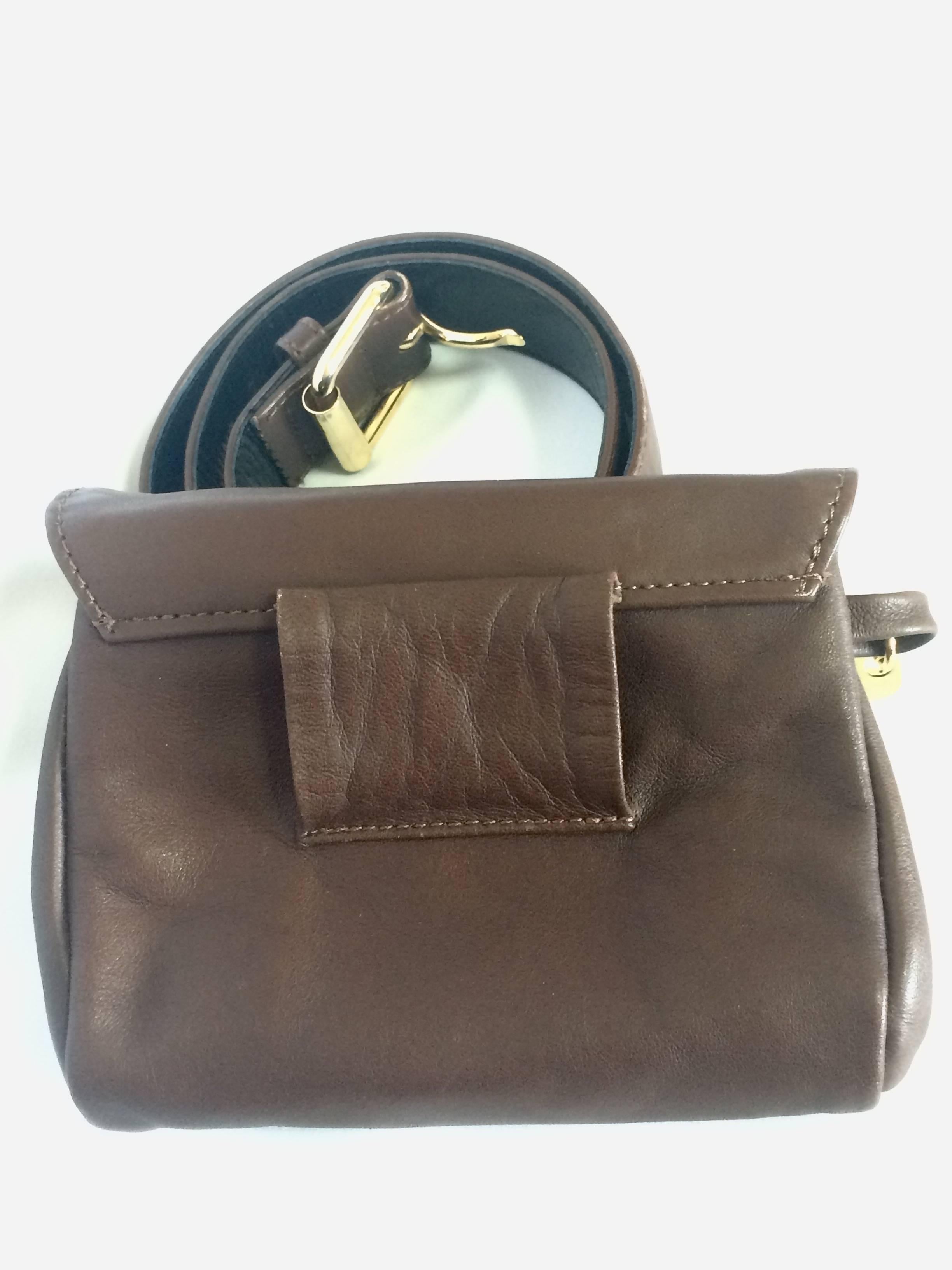 Vintage MOSCHINO chocolate brown leather waist purse, fanny bag, clutch bag. In Good Condition For Sale In Kashiwa, Chiba