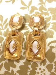 Vintage CHANEL square and rhombus shape dangling earrings, faux pearls and cc.