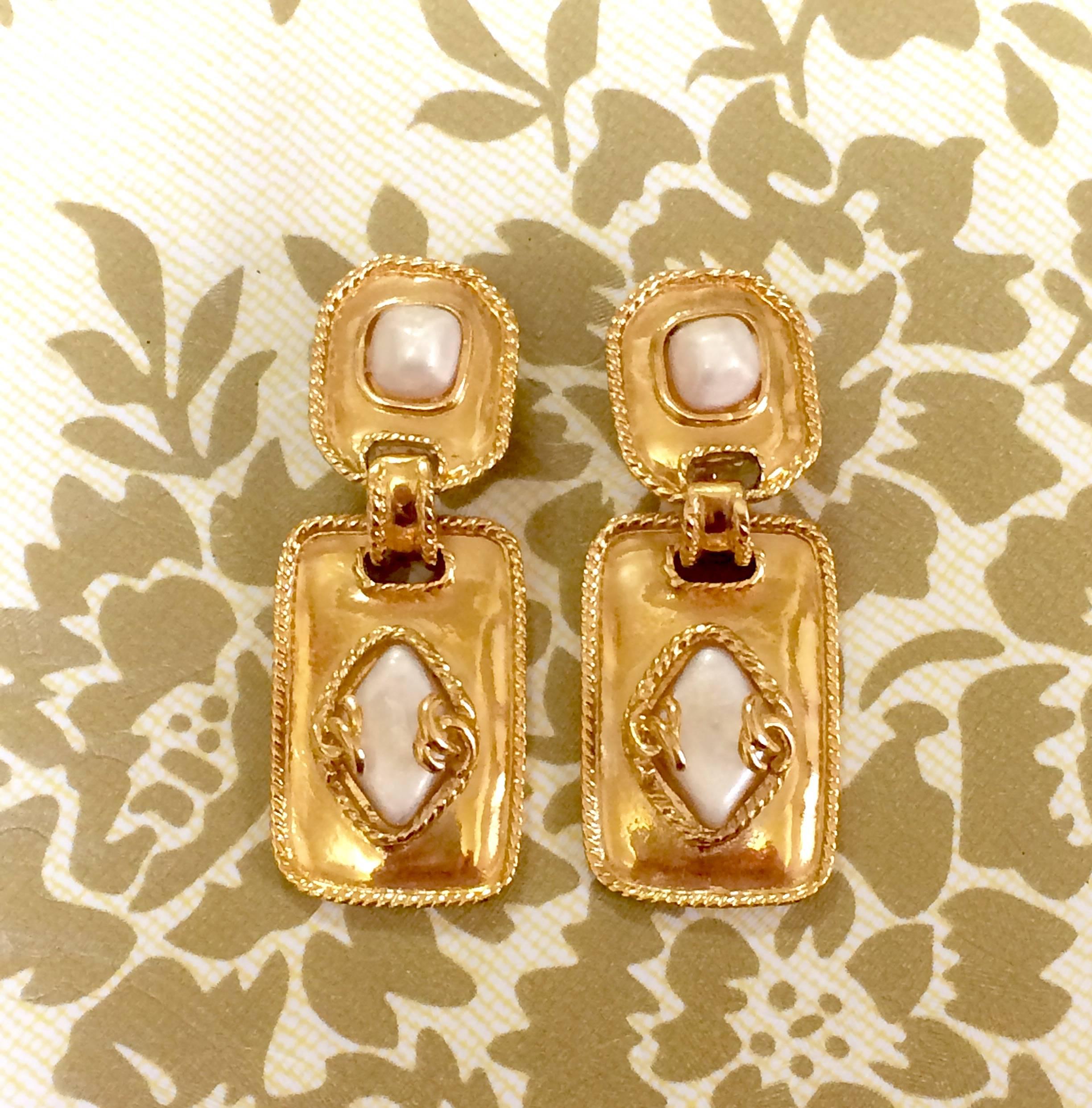 Vintage CHANEL square and rhombus shape dangling earrings, faux pearls and cc. For Sale 1