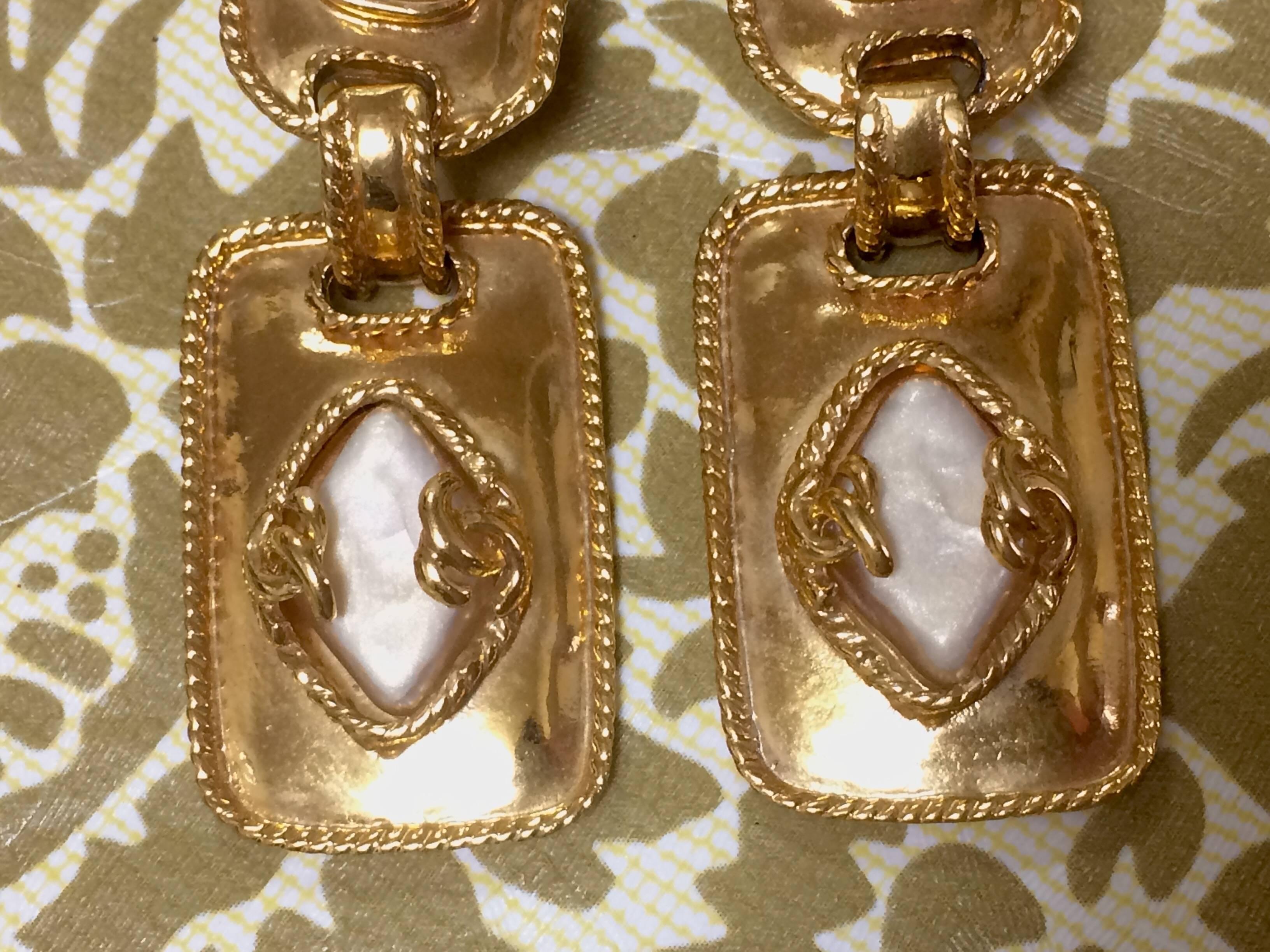 Vintage CHANEL square and rhombus shape dangling earrings, faux pearls and cc. For Sale 2
