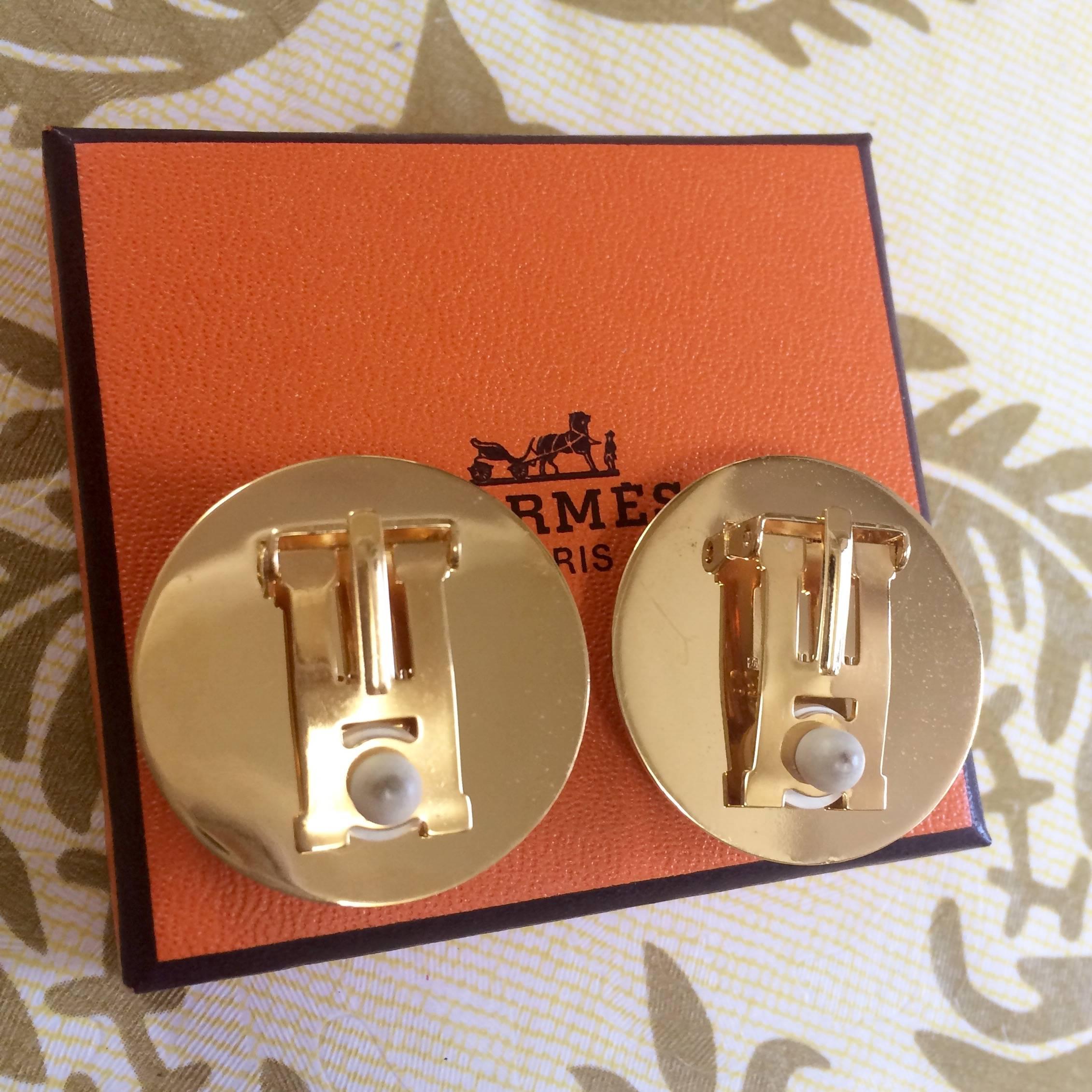 MINT. Vintage Hermes round cloisonne enamel golden earrings with squirrel design For Sale 1