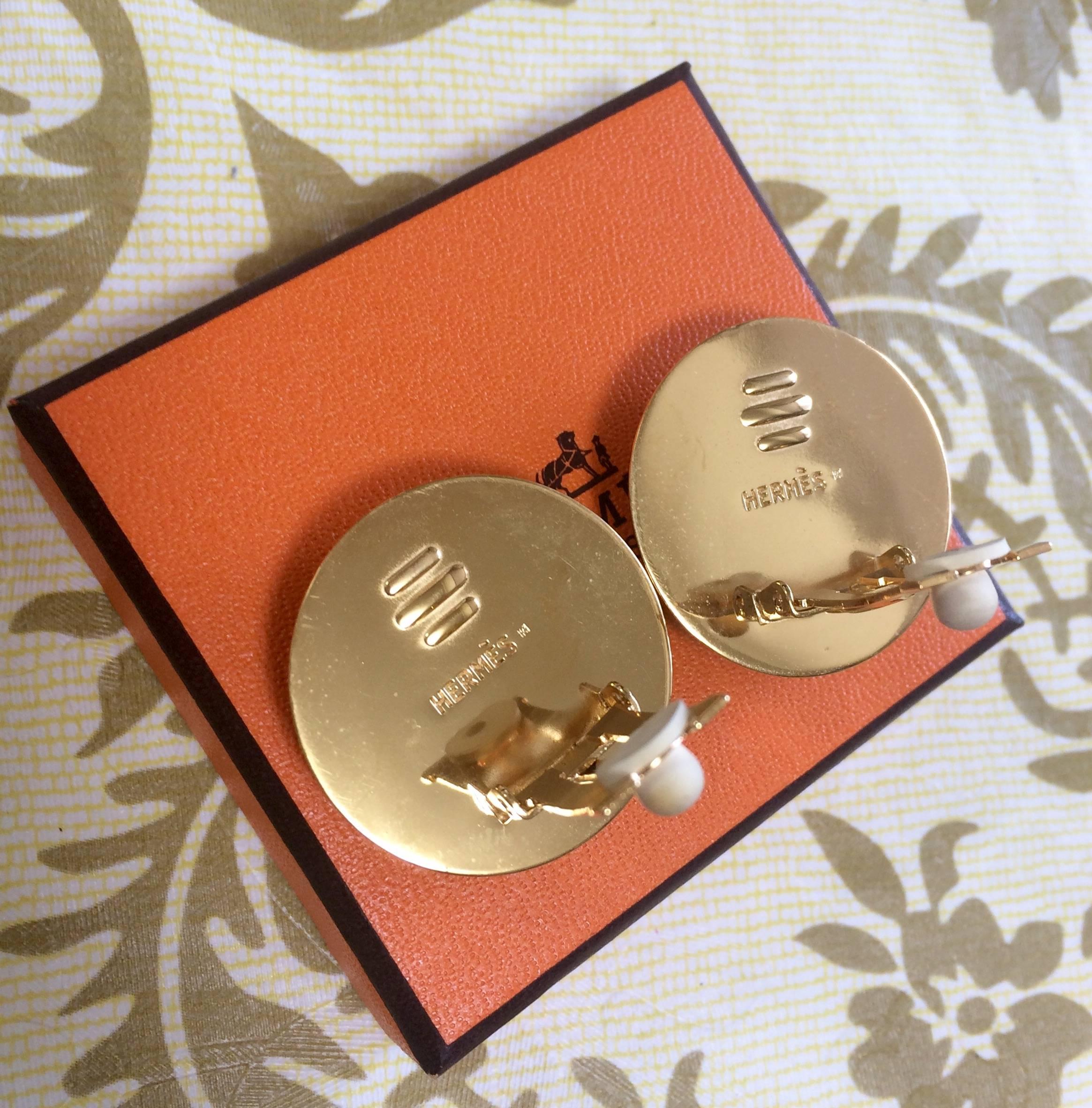 MINT. Vintage Hermes round cloisonne enamel golden earrings with squirrel design For Sale 2