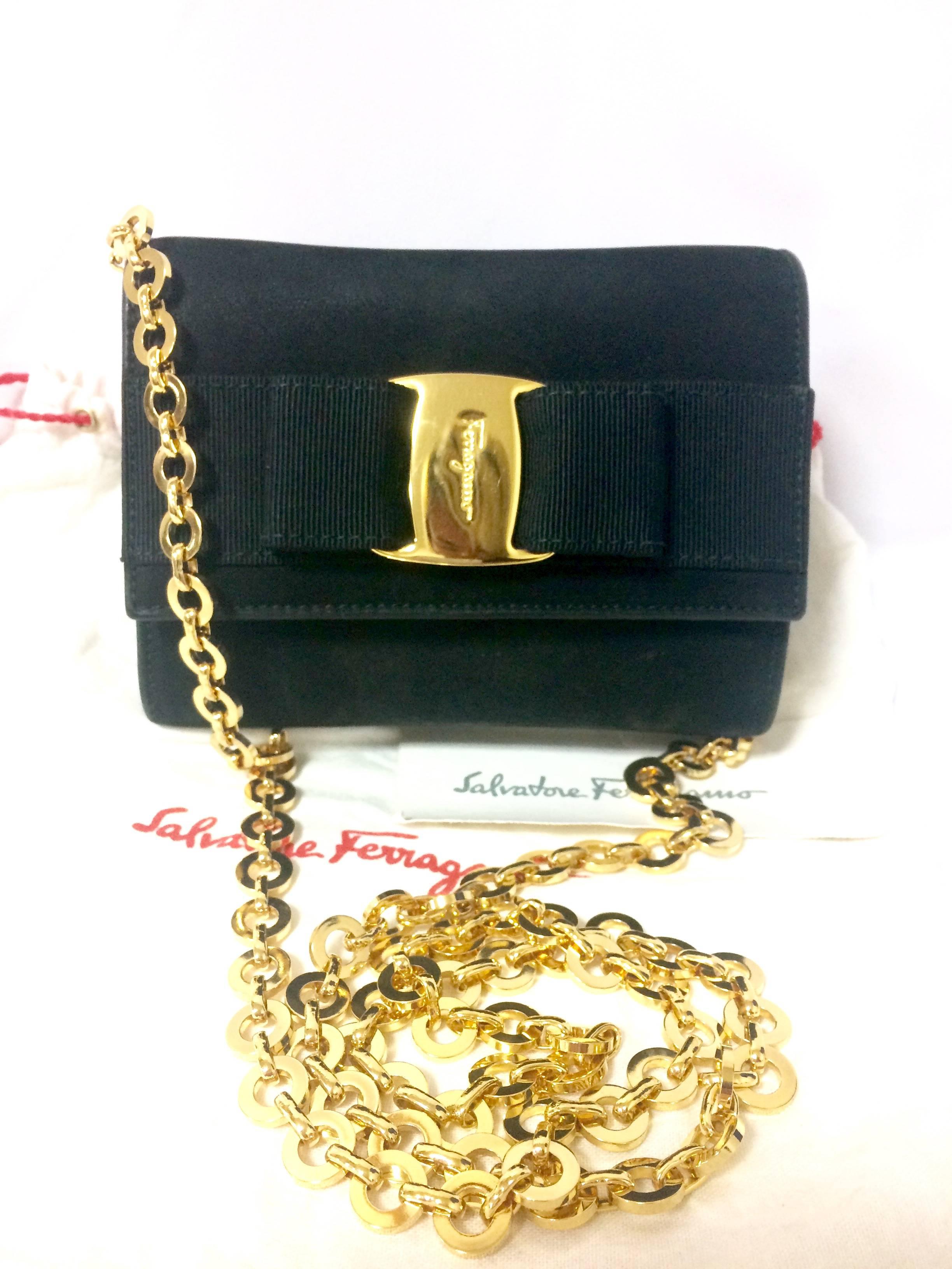 Vintage Salvatore Ferragamo black shoulder mini bag with gold chain and Vara bow For Sale 2