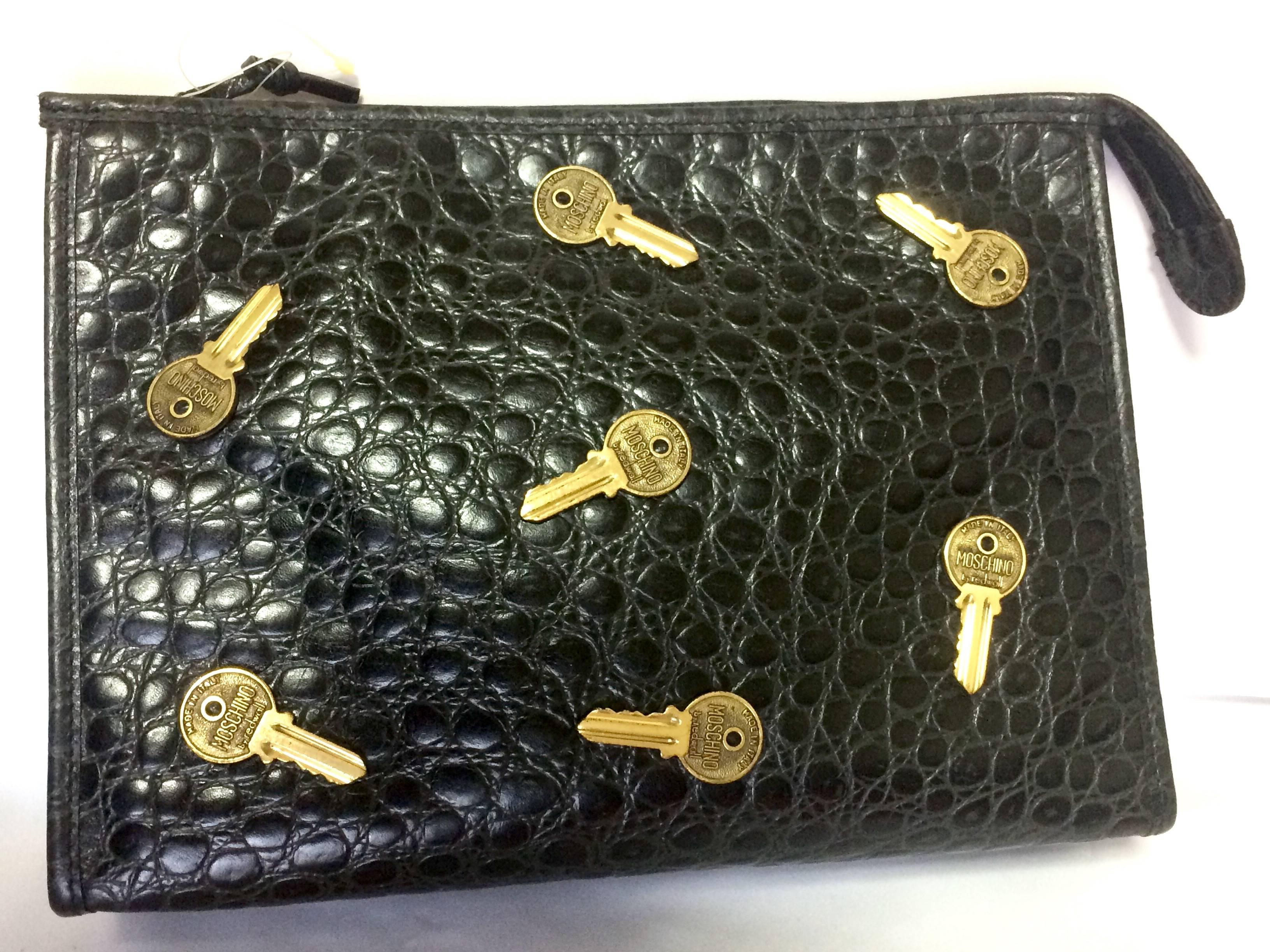 Vintage MOSCHINO classic croc-embossed black leather clutch bag with key logo In Good Condition In Kashiwa, Chiba