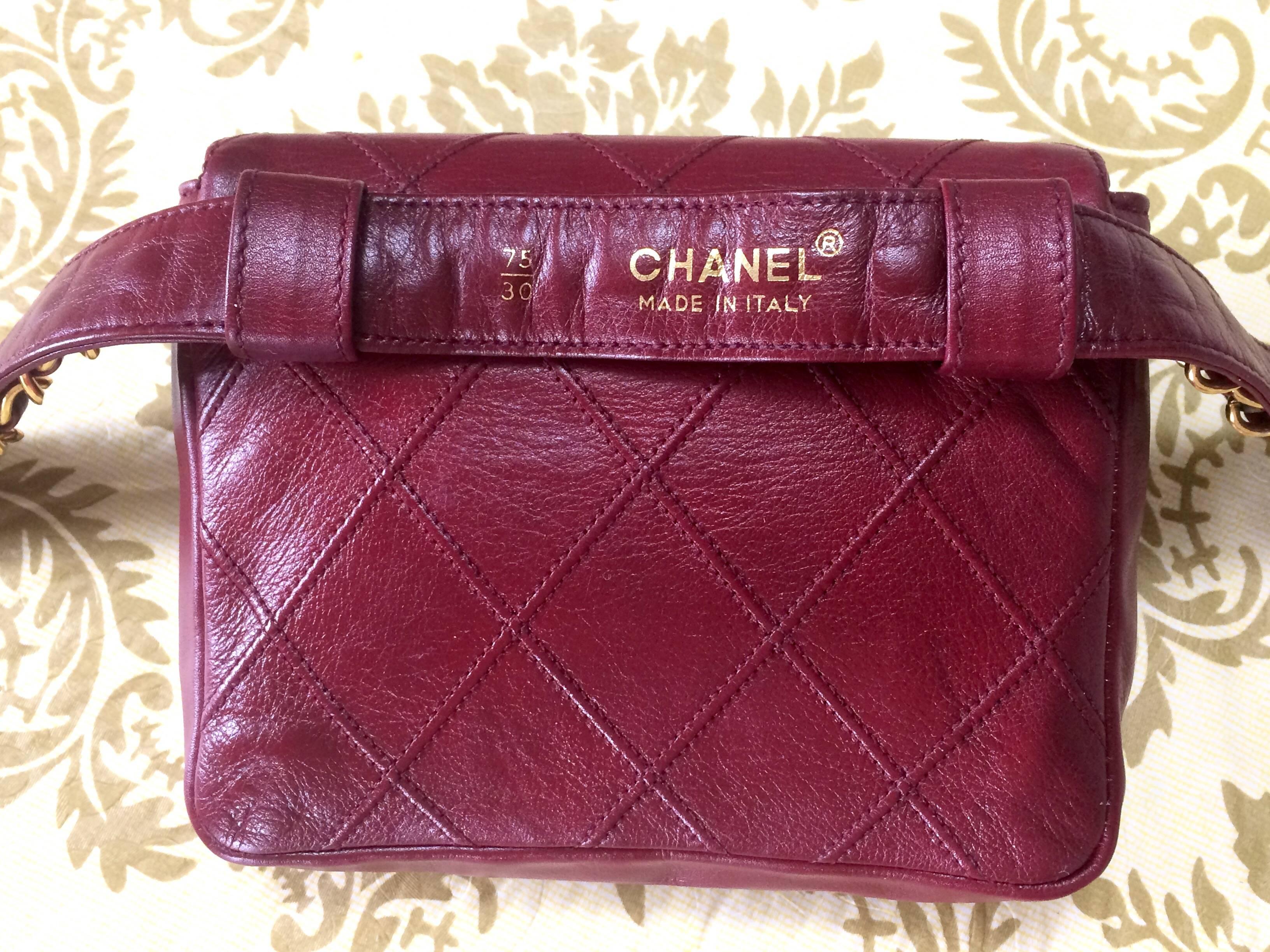 Vintage CHANEL wine leather waist purse, fanny pack with golden chain belt. In Excellent Condition In Kashiwa, Chiba