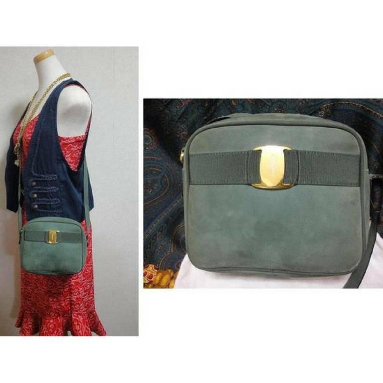 Vintage Salvatore Ferragamo vara collection green suede leather shoulder bag. 2