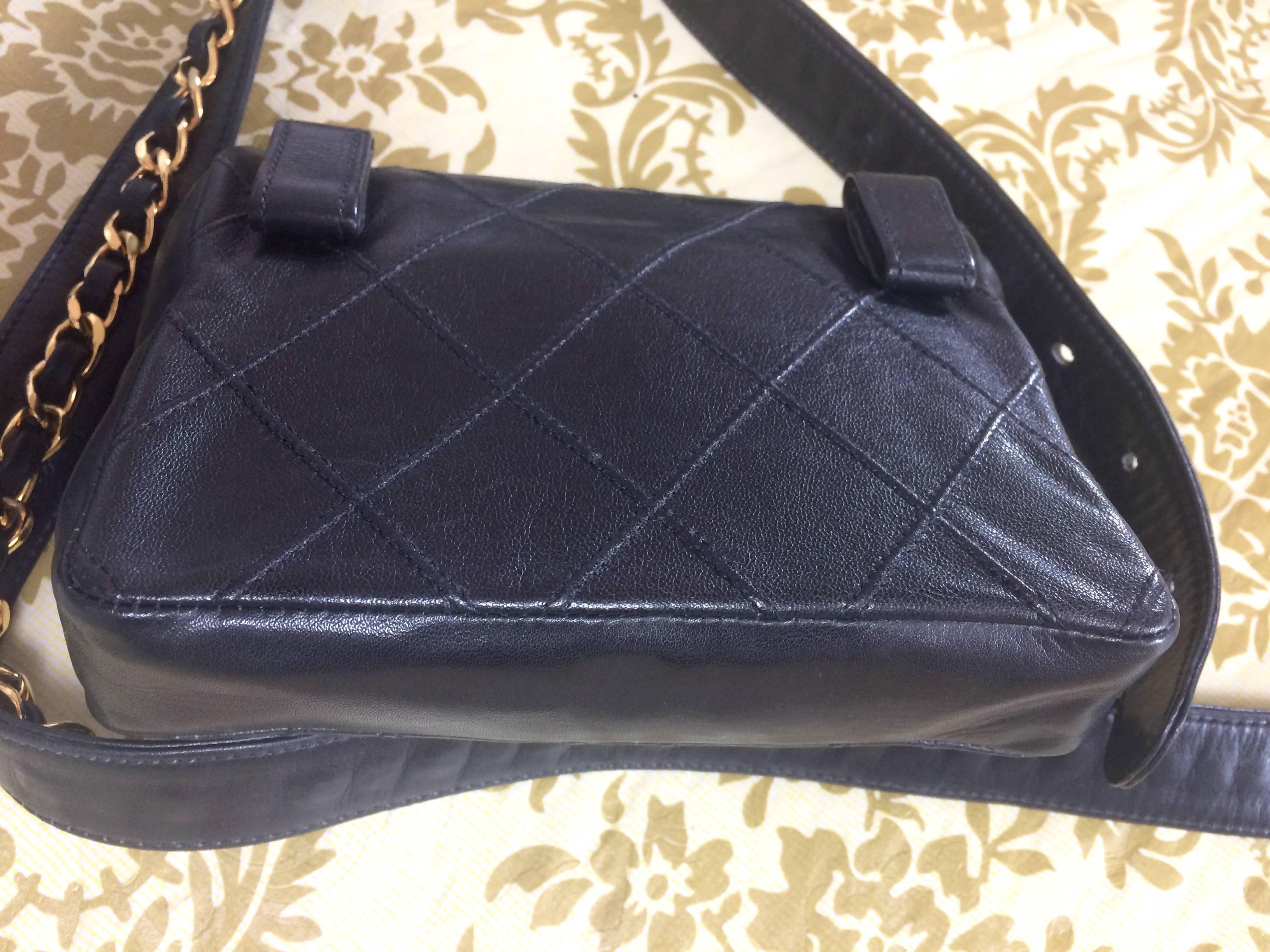 Women's Vintage CHANEL black waist purse, fanny bag with golden chain belt and CC mark.