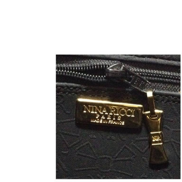 Women's Vintage Nina Ricci black tote bag with golden chain straps with golden logo bow. For Sale