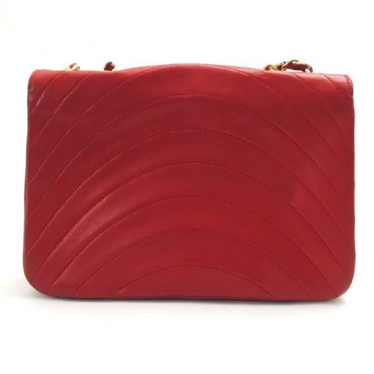 1980's Vintage CHANEL unique oval U stitch red lamb leather classic 2.55 flap chain shoulder bag. Must have rare purse France limited.

If you are a vintage CHANEL lover/collector, then this is a must-have piece for your collection!
Introducing a