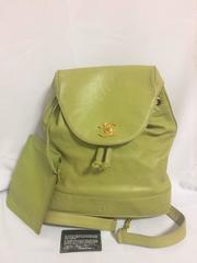 Vintage CHANEL green caviar leather backpack with gold chain strap and CC motif.