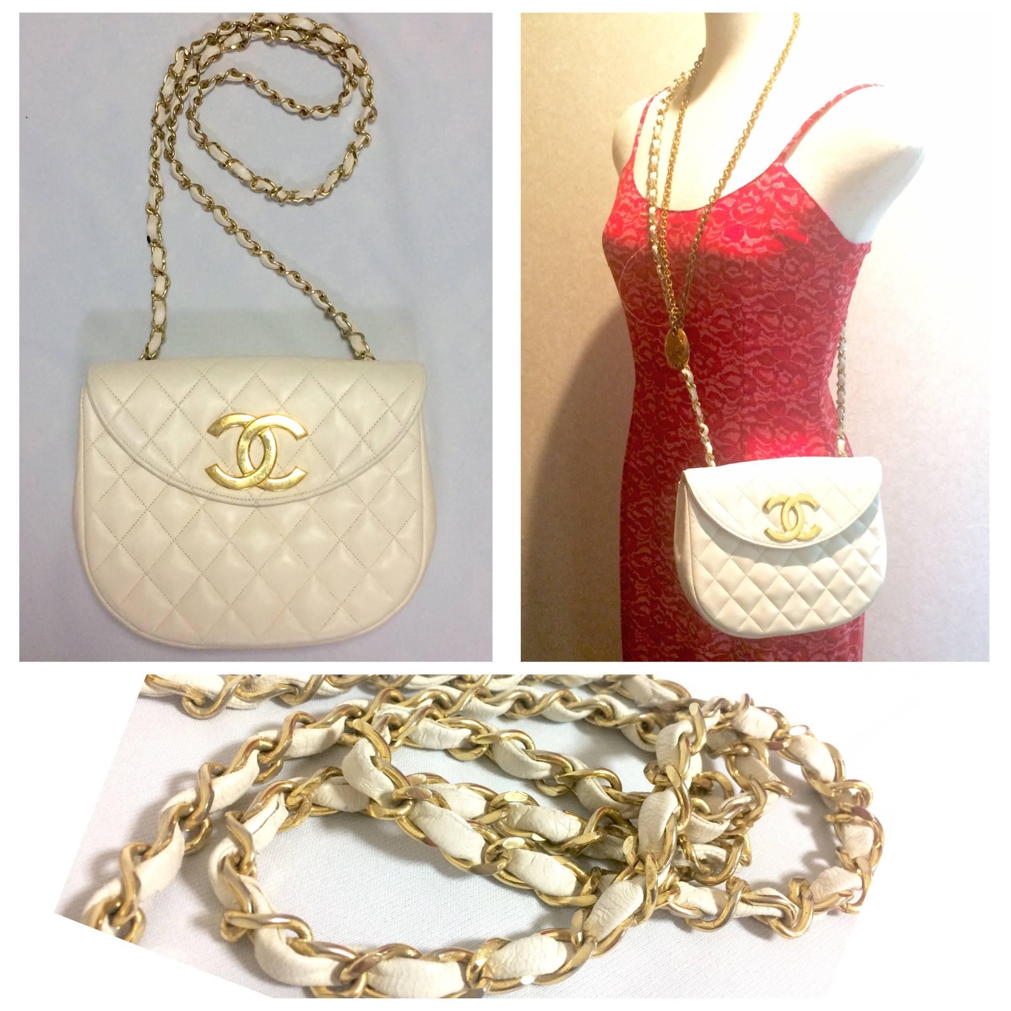 Vintage CHANEL ivory white lambskin 2.55 chain shoulder bag with gold CC motif. 5