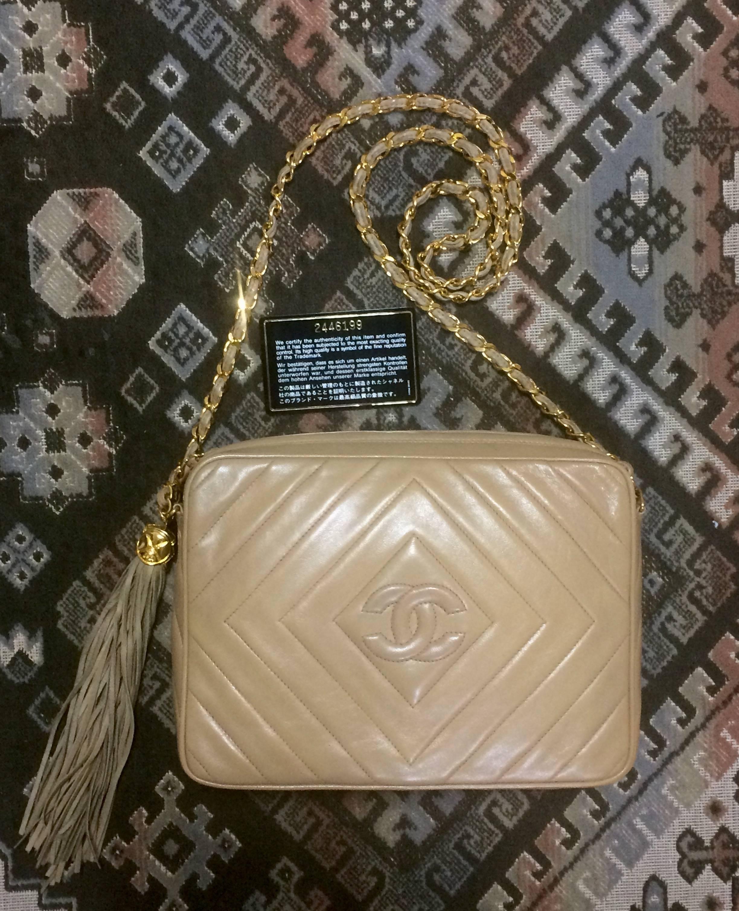 1990s. Vintage Chanel beige lamb leather 2.55 camera bag style chain shoulder bag with fringe and CC stitch mark. Chevron diamond shape stitches.

Introducing another fabulous vintage purse from CHANEL back in the early 90's.

Featuring unique