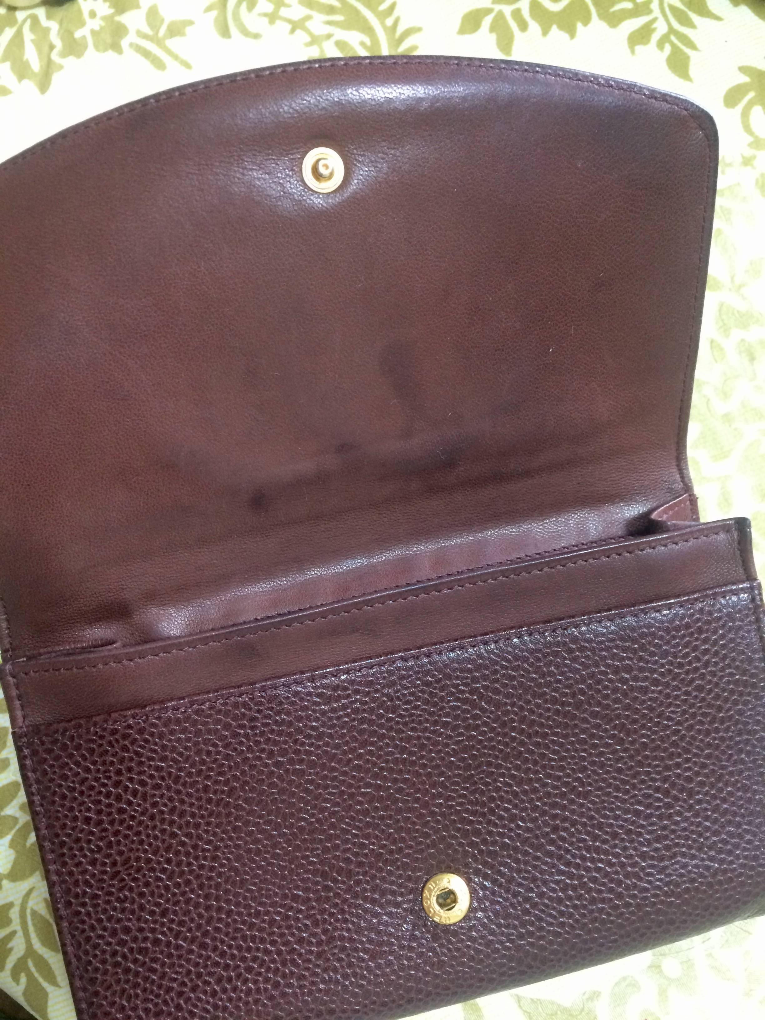 Vintage CHANEL brown caviar leather wallet with large CC stitch mark. Classic. In Good Condition In Kashiwa, Chiba