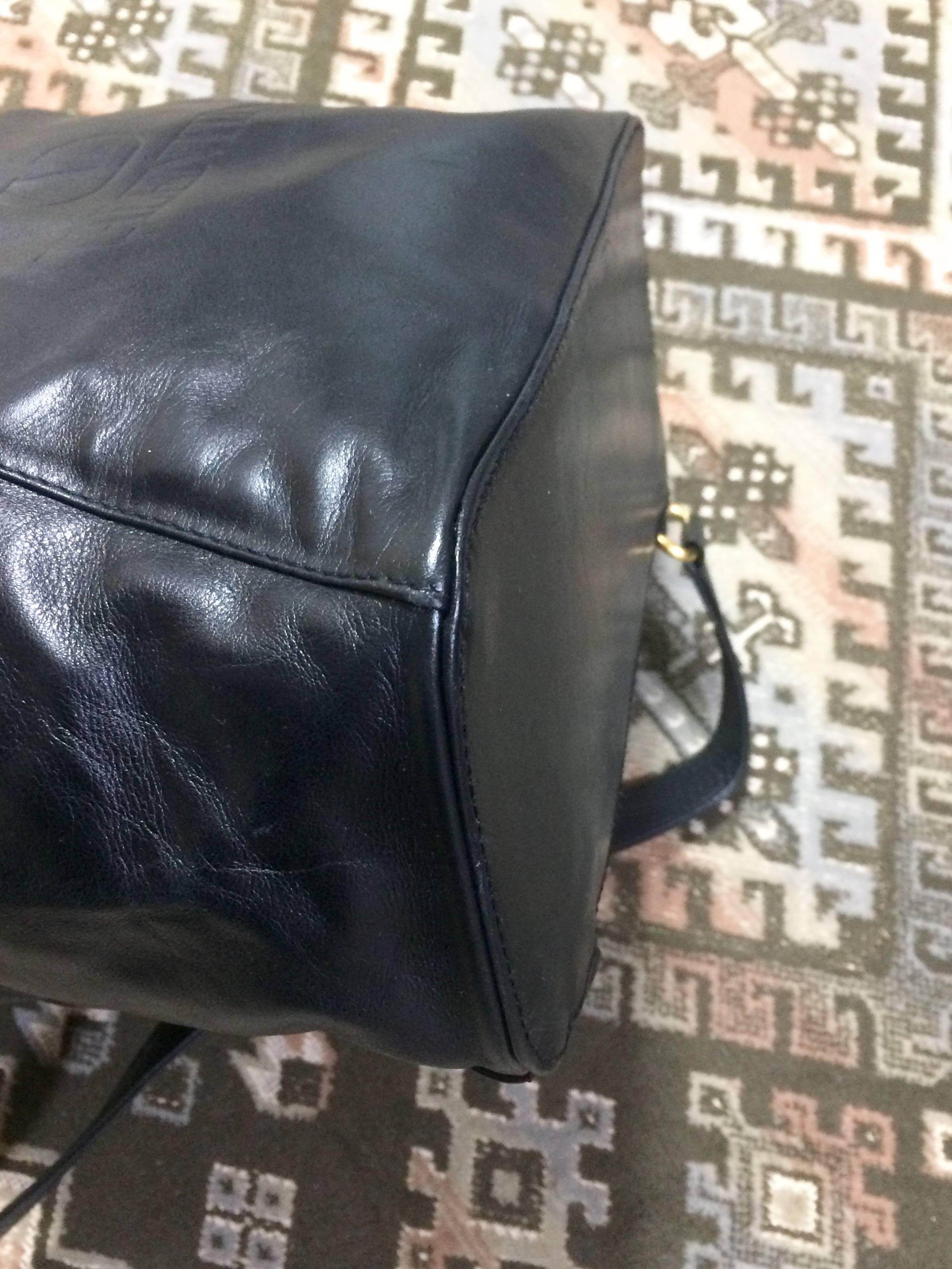 Vintage Valentino black nappa leather backpack with embossed logo. Classic bag. 1