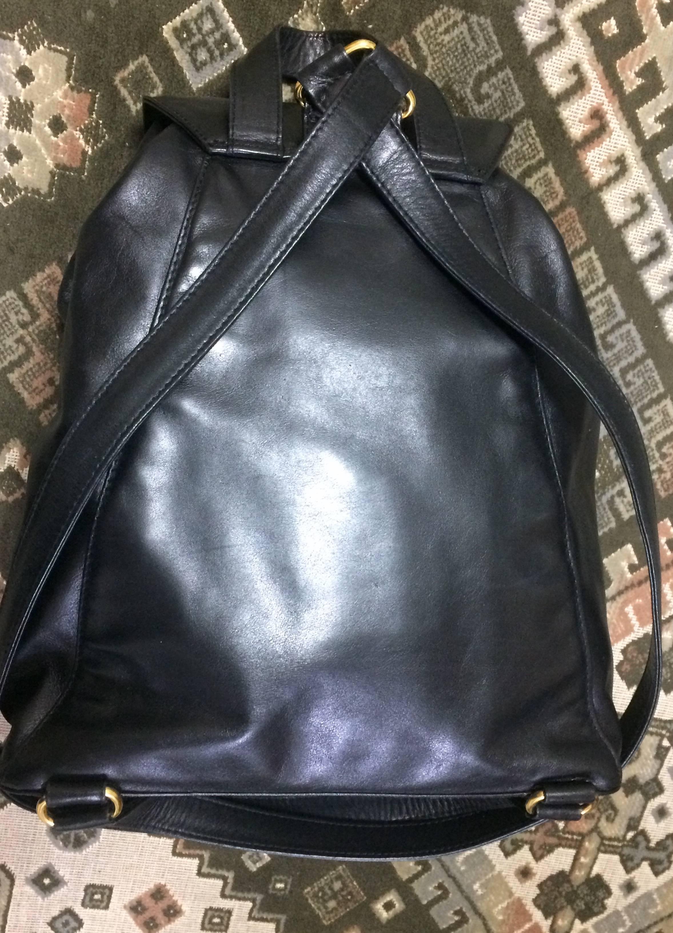 Vintage Valentino black nappa leather backpack with embossed logo. Classic bag. In Good Condition In Kashiwa, Chiba