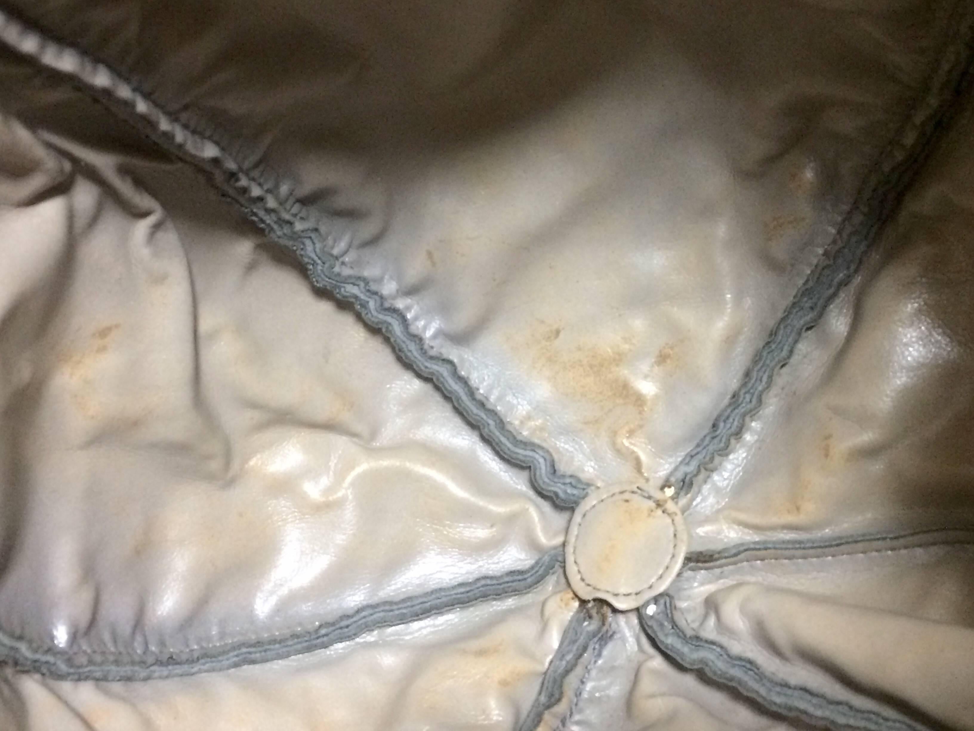 Vintage BALLY gray leather ball shape hobo bucket shoulder bag with studs. For Sale 1