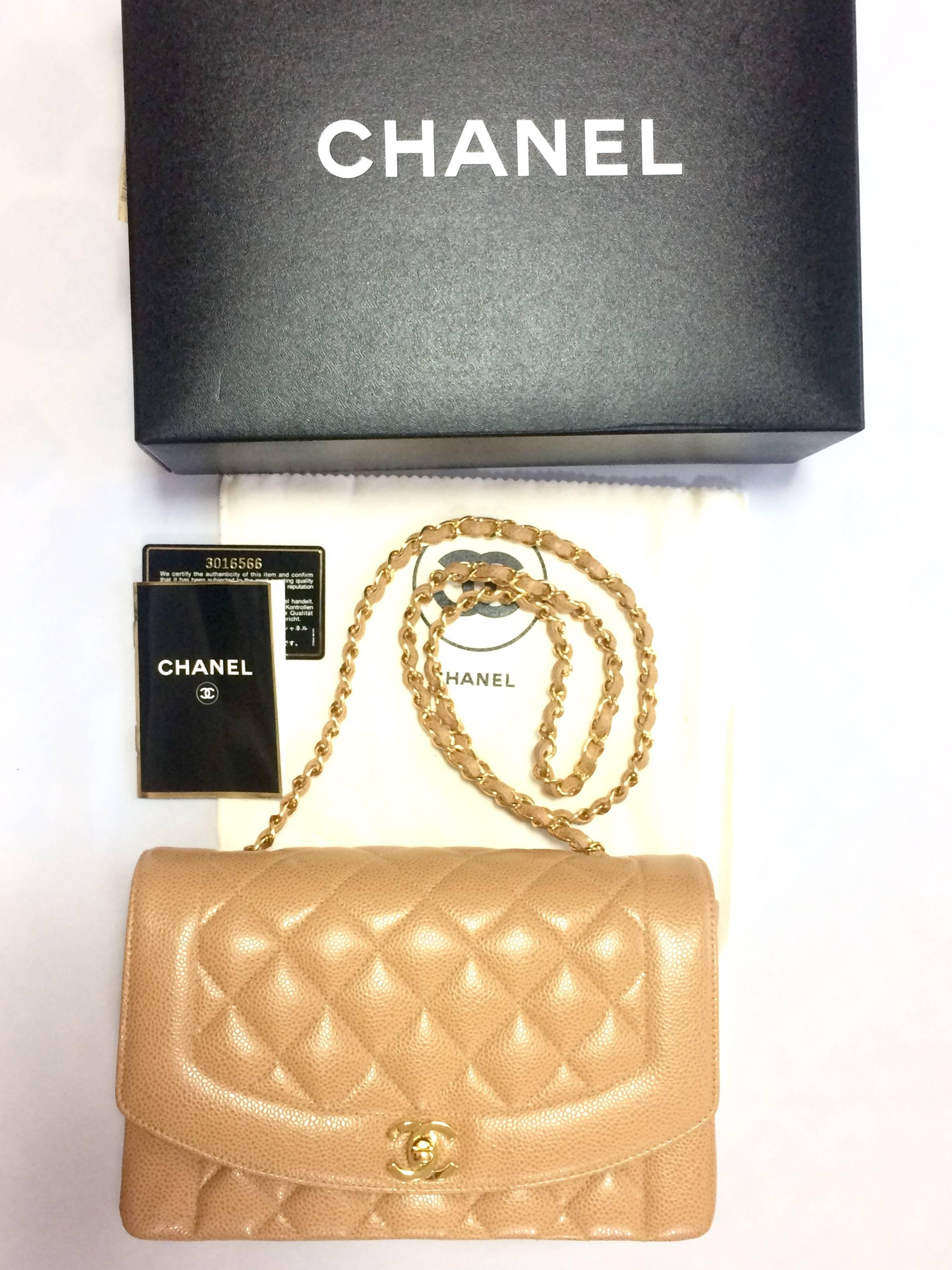 MINT. Vintage Chanel brown beige caviar leather 2.55 flap shoulder bag with cc. For Sale 4