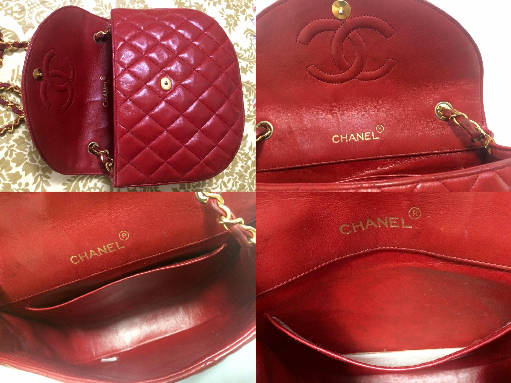 Vintage CHANEL rare red lambskin oval flap 2.55 shoulder bag with large gold CC. For Sale 2