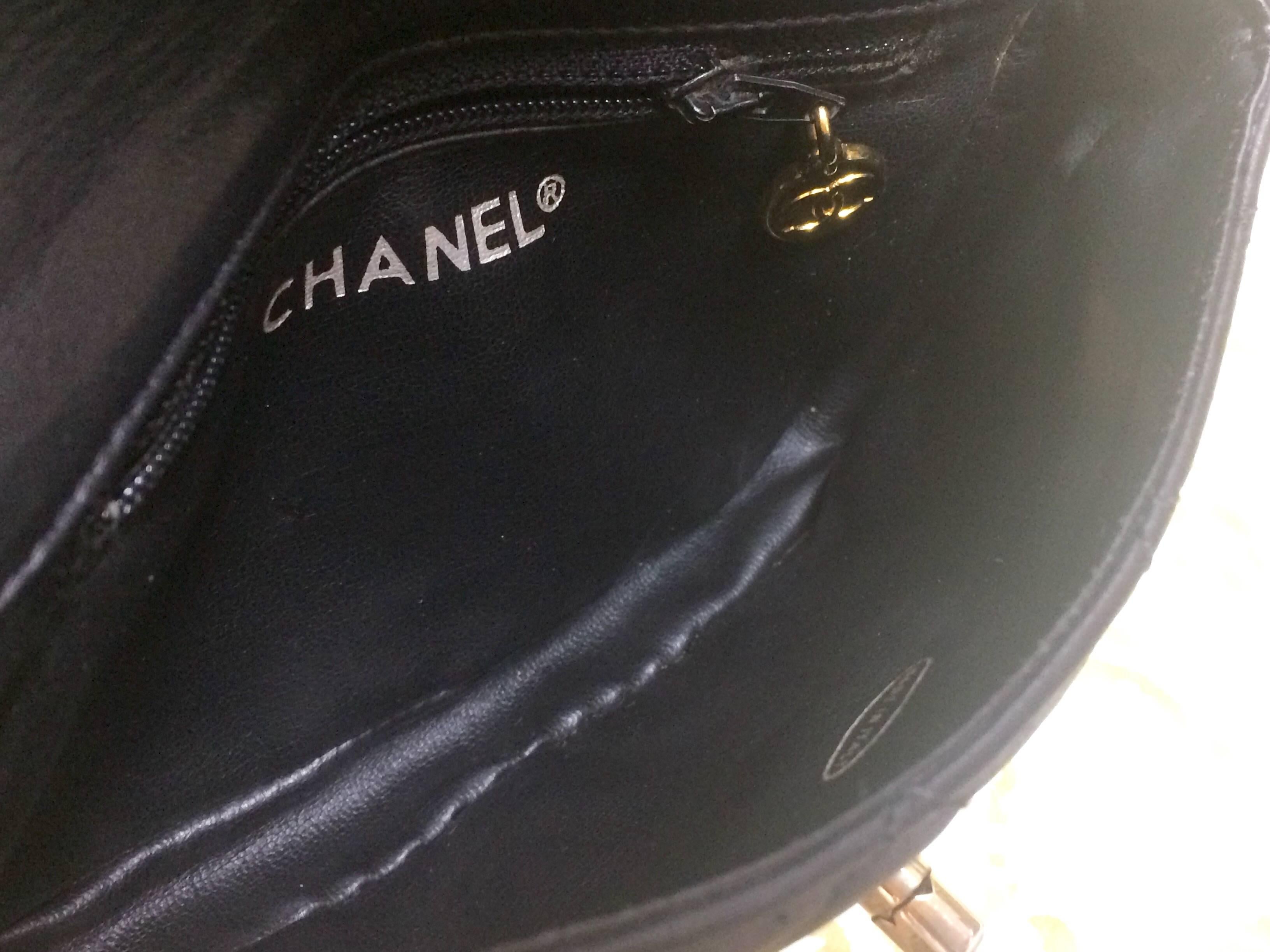 Vintage CHANEL black leather waist bag, fanny pack with golden chain belt & CC. 3