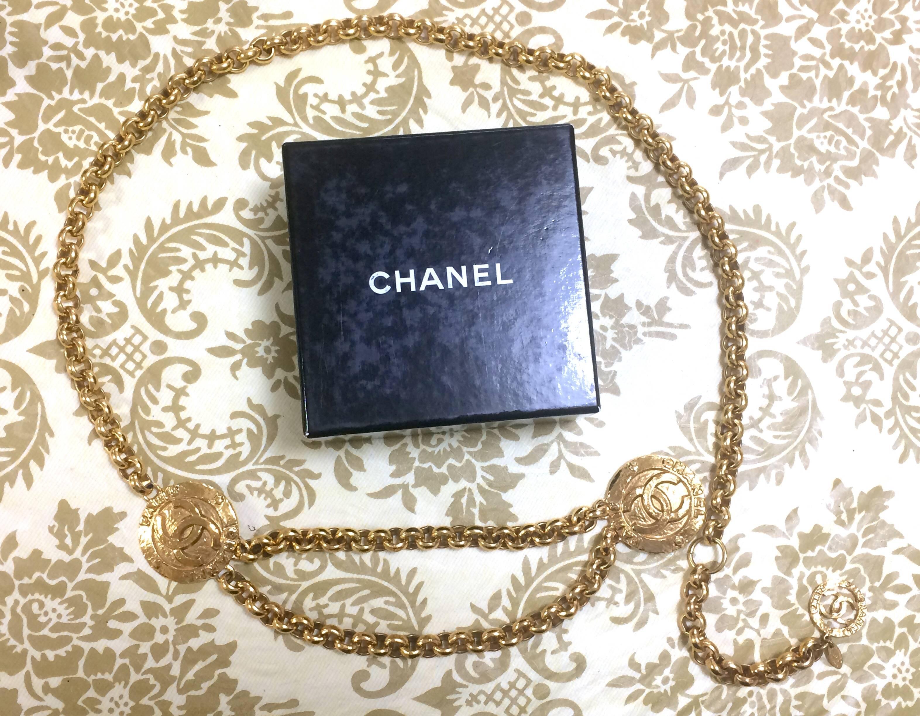 Vintage CHANEL golden nice and heavy chain belt with two large CC round charms. 4