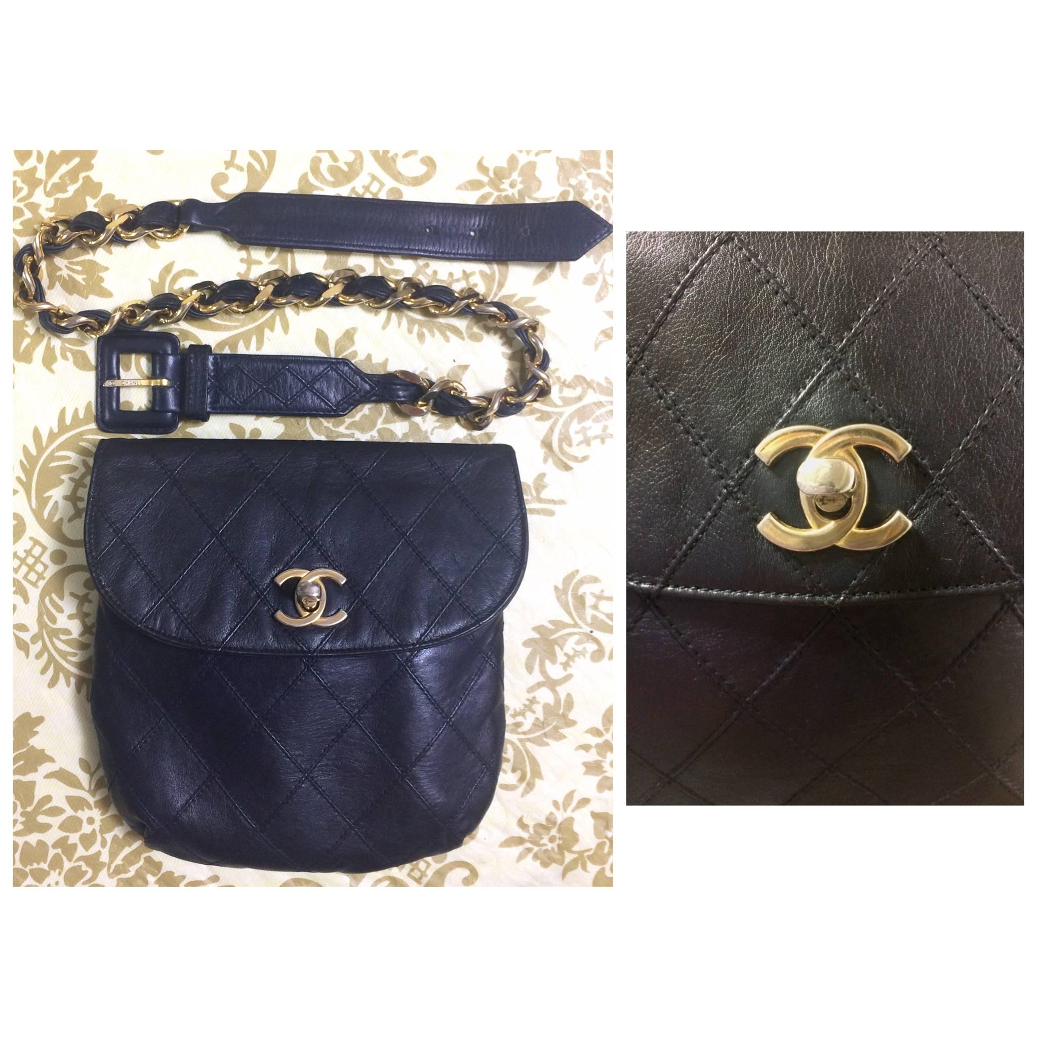 Vintage CHANEL dark navy leather waist purse, fanny pack with golden chain belt. In Good Condition In Kashiwa, Chiba