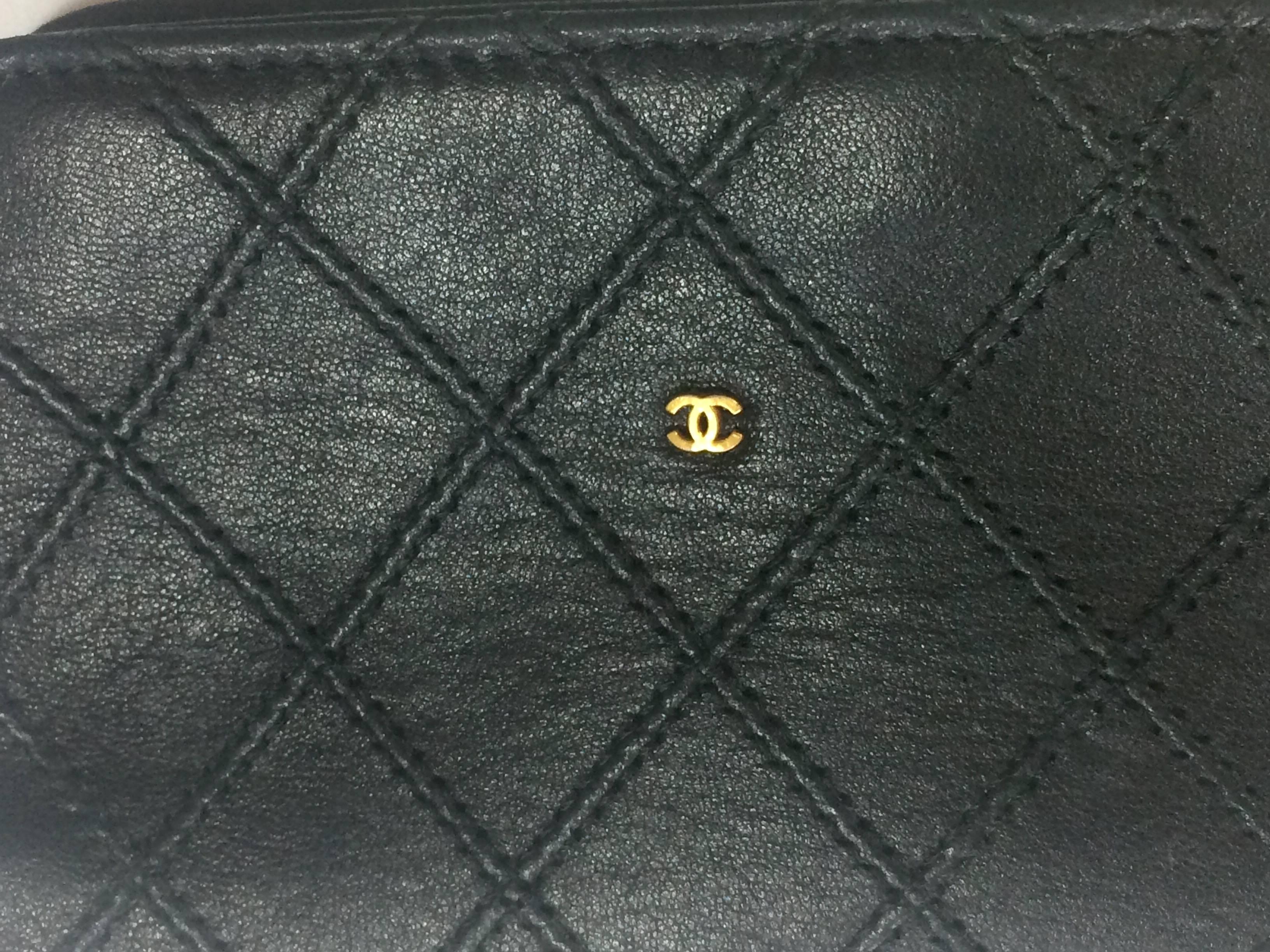 1980s. Vintage CHANEL black goat leather mini pouch, makeup pouch, coin case with golden mini CC mark.

Introducing another CHANEL vintage piece, a small black goatskin mini cosmetic/makeup pouch from 80's.
Can be used as case, coin wallet