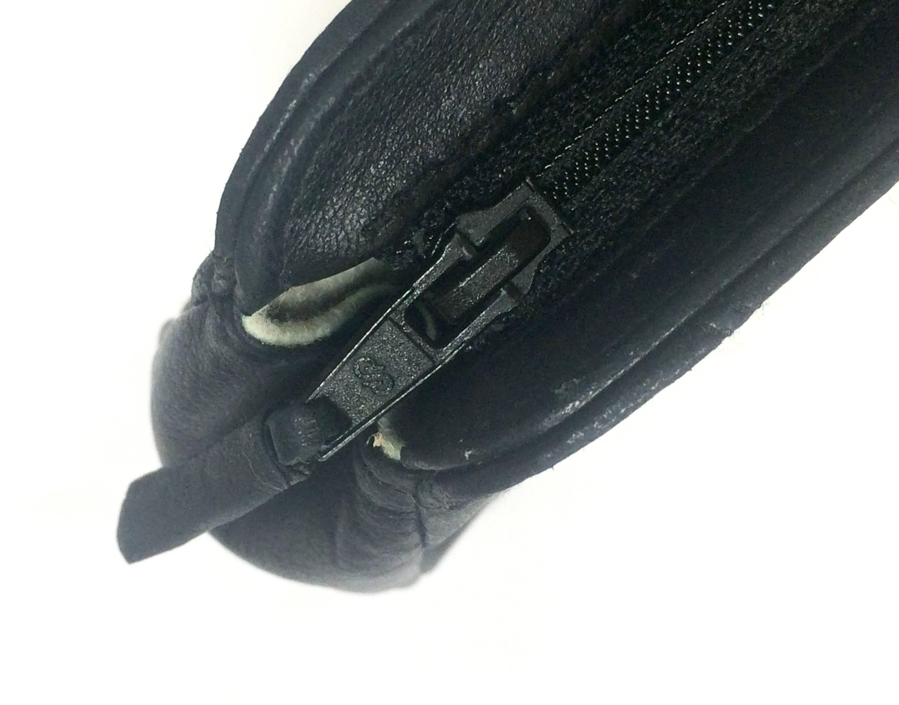 Women's or Men's Vintage CHANEL black goat leather mini makeup pouch, coin case with golden CC.