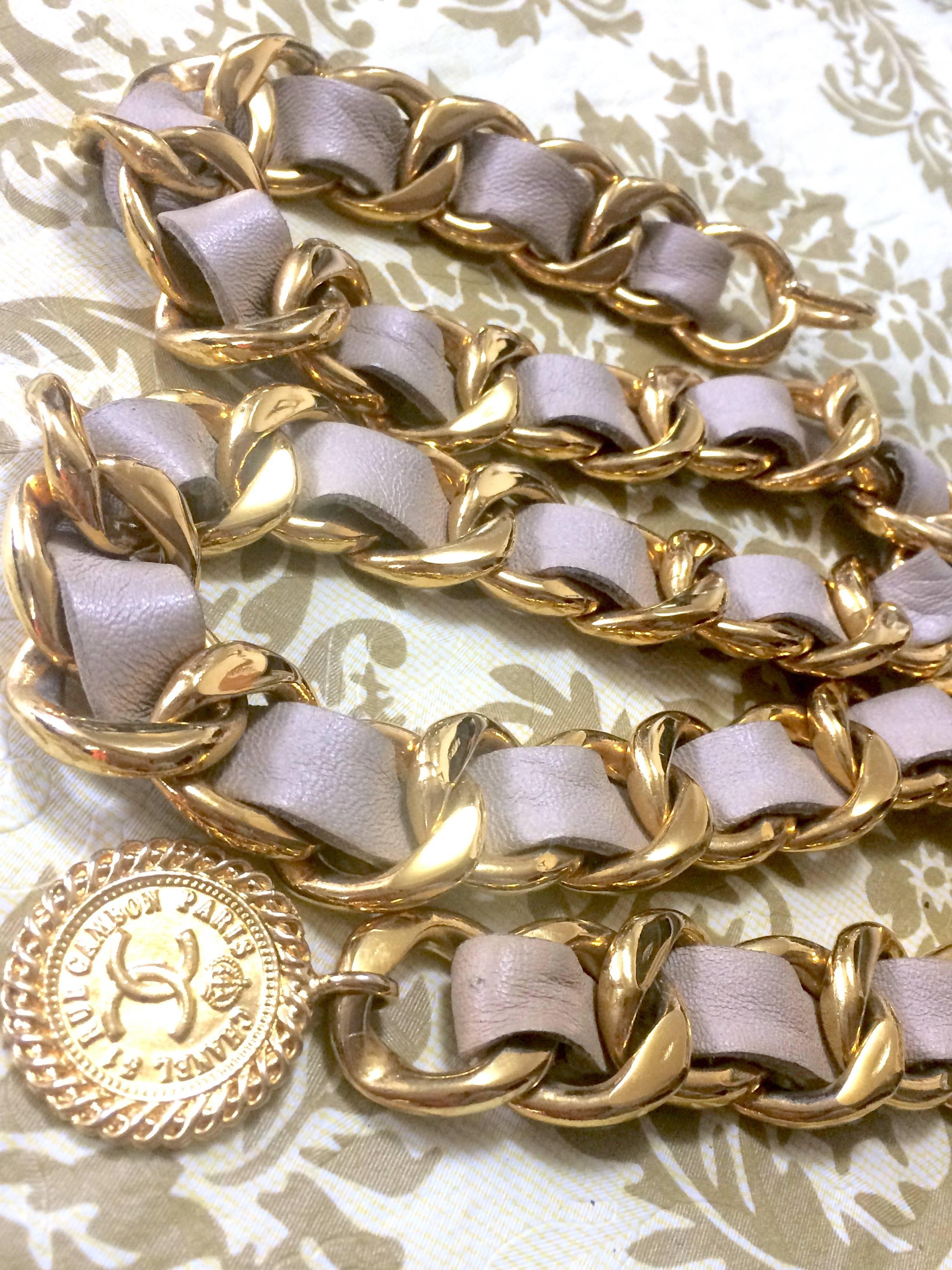 Women's Vintage CHANEL beige leather thick chain belt with golden CC and mademoiselle. For Sale