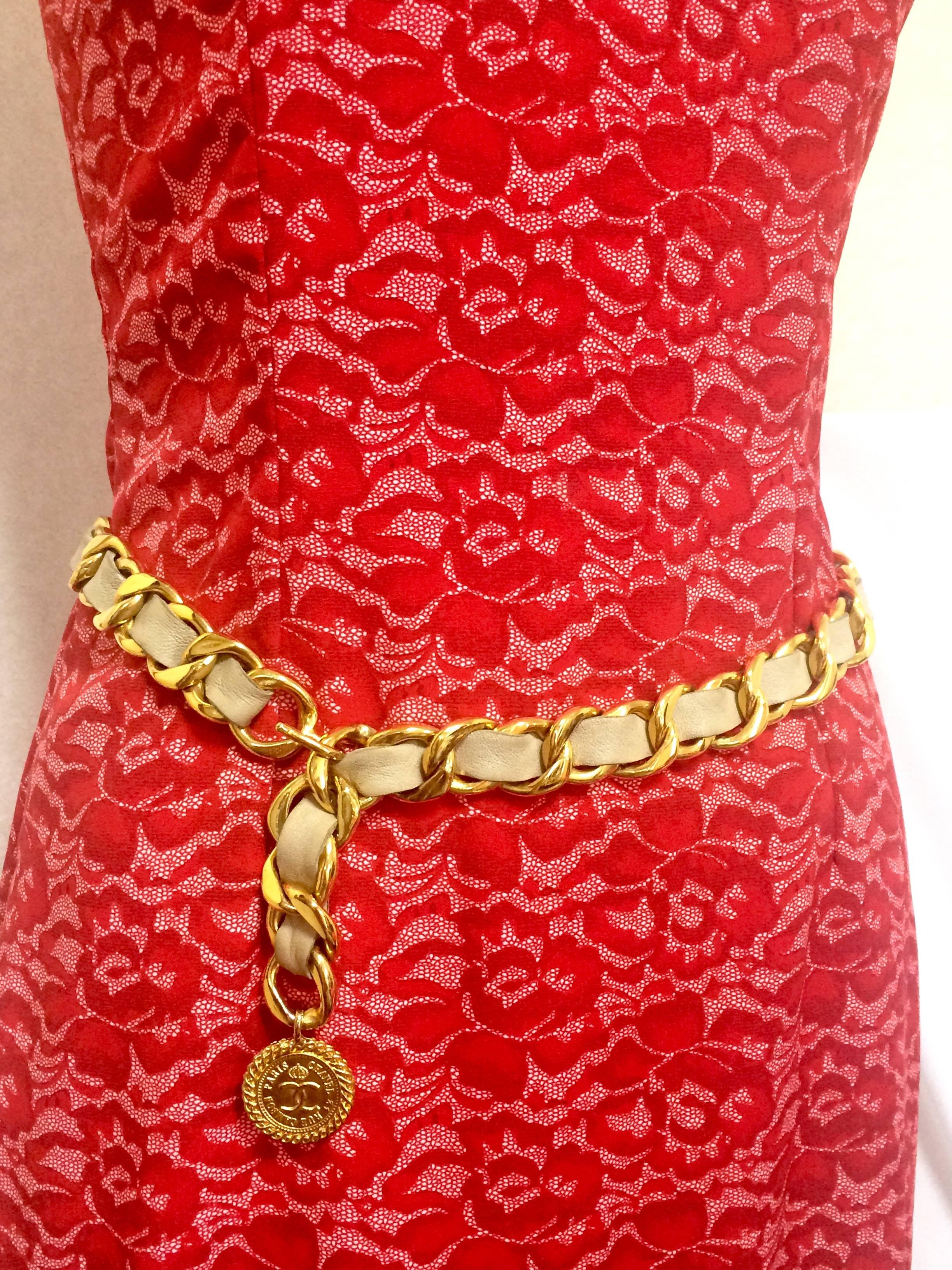 1980's Vintage CHANEL beige leather thick chain belt with golden CC and mademoiselle charm. Nice and heavy single layer chain belt from CHANEL.

***Double layer version is also for sale. Please see in shop.***

Introducing a nice and heavy beige