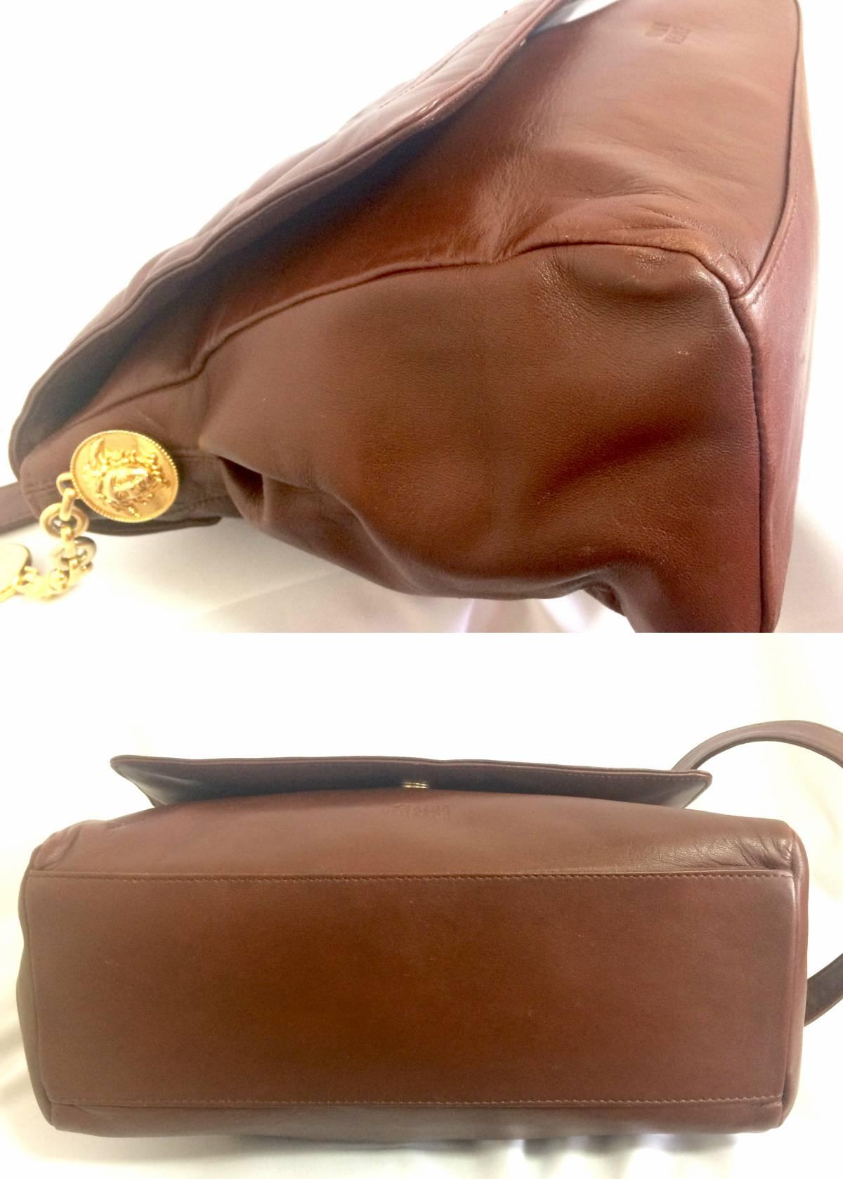  Vintage Gianni Versace brown messenger shoulder bag with golden medusa motifs. For Sale 1