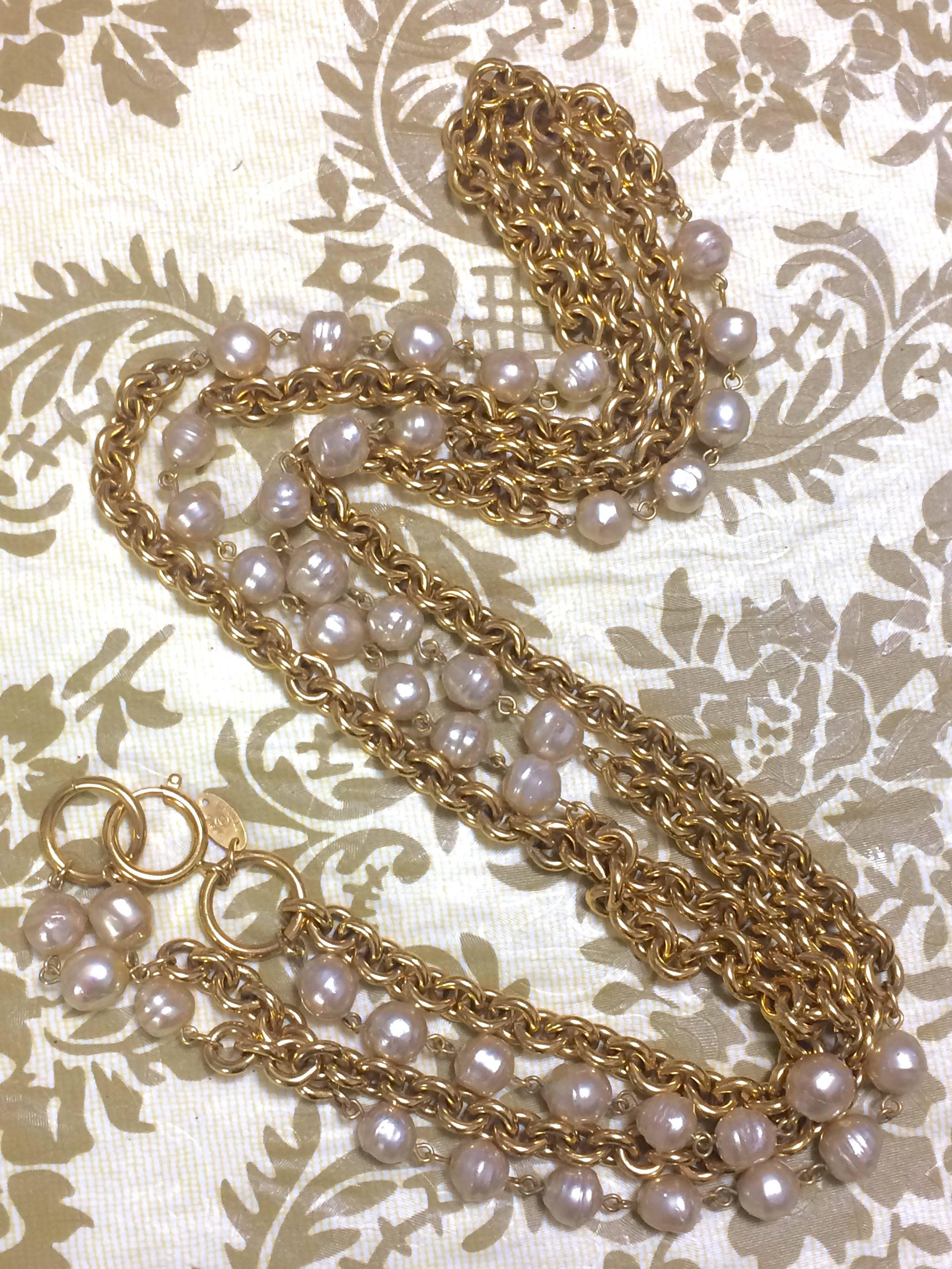  Vintage CHANEL double layer long chain necklace with baroque faux pearls. 4