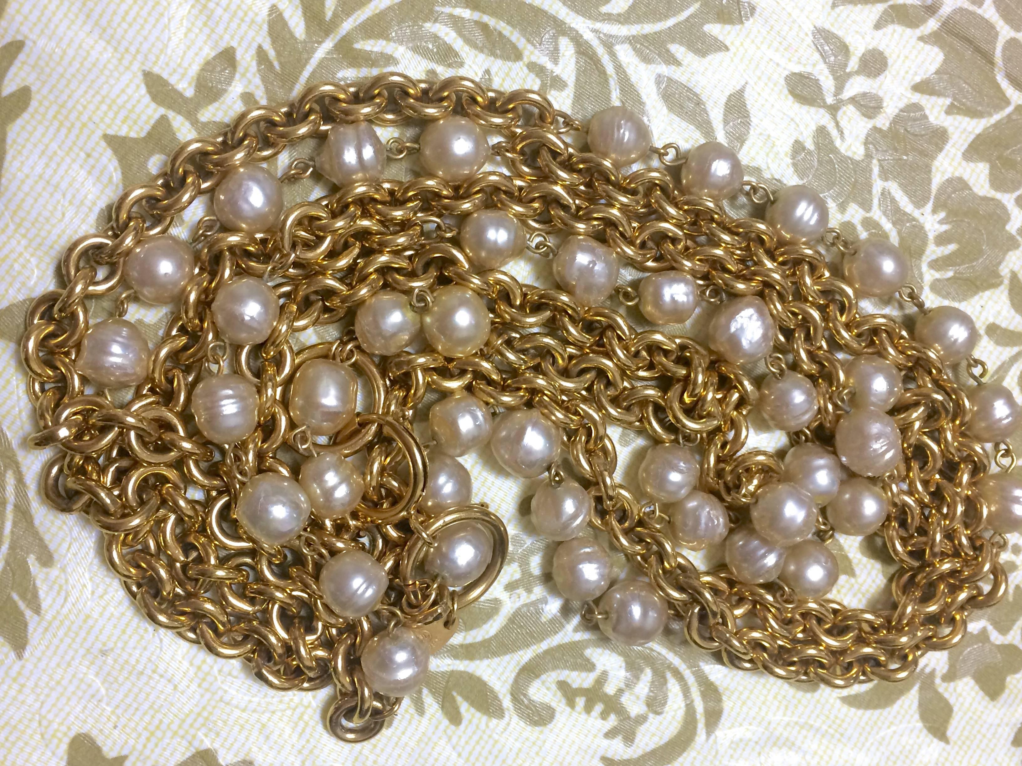  Vintage CHANEL double layer long chain necklace with baroque faux pearls. 3