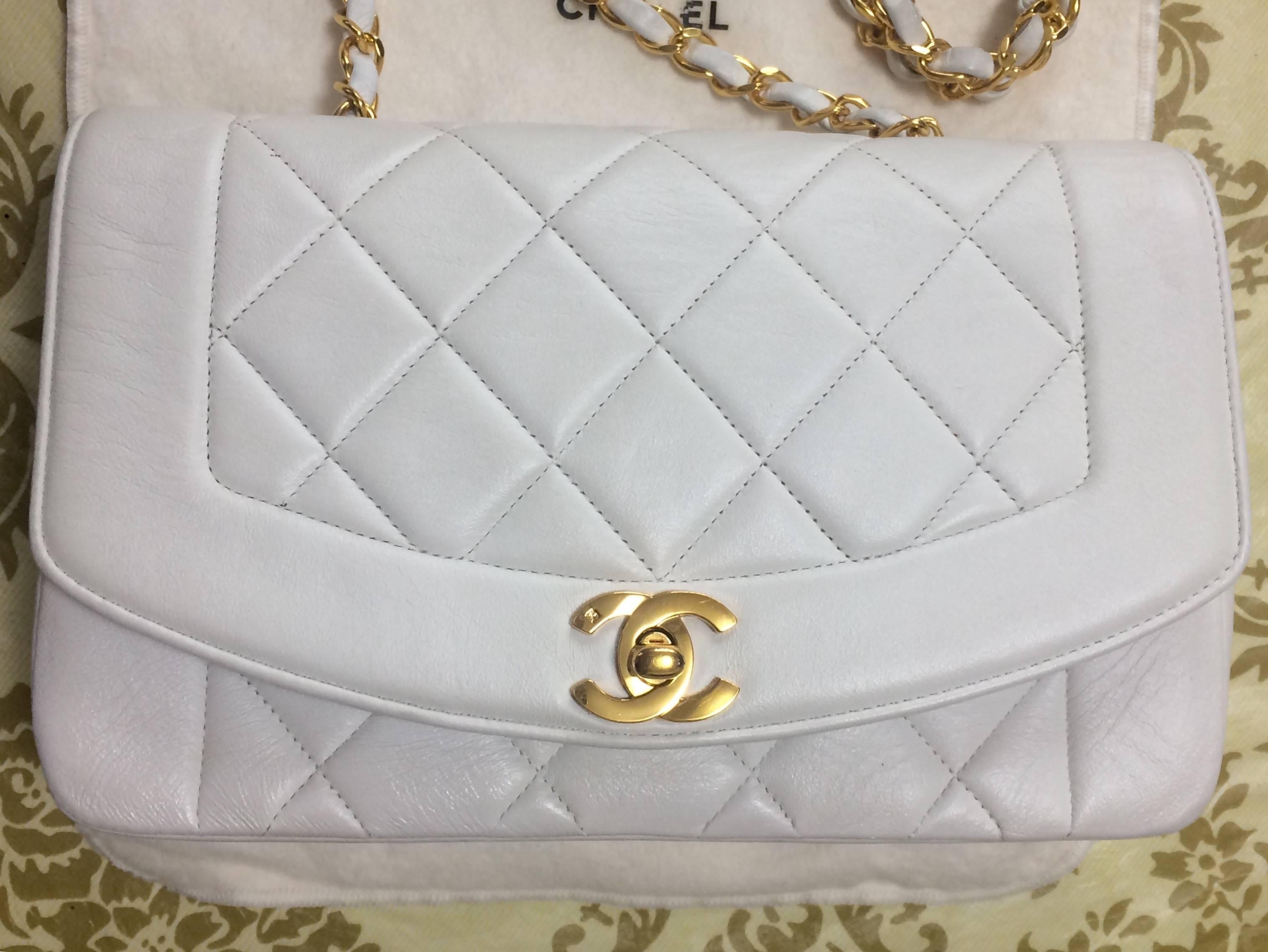 Beautiful vintage condition!


Introducing one of the most popular pieces from CHANEL back in the era, vintage Chanel classic 2.55 white color lamb leather shoulder bag with golden CC closure and chain strap. 

This classic purse will be lovable for