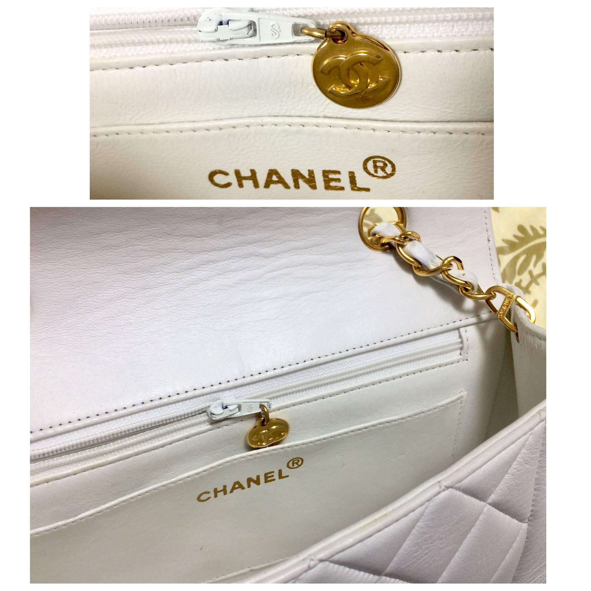 Vintage Chanel classic 2.55 white color lamb leather shoulder bag with gold CC. 3