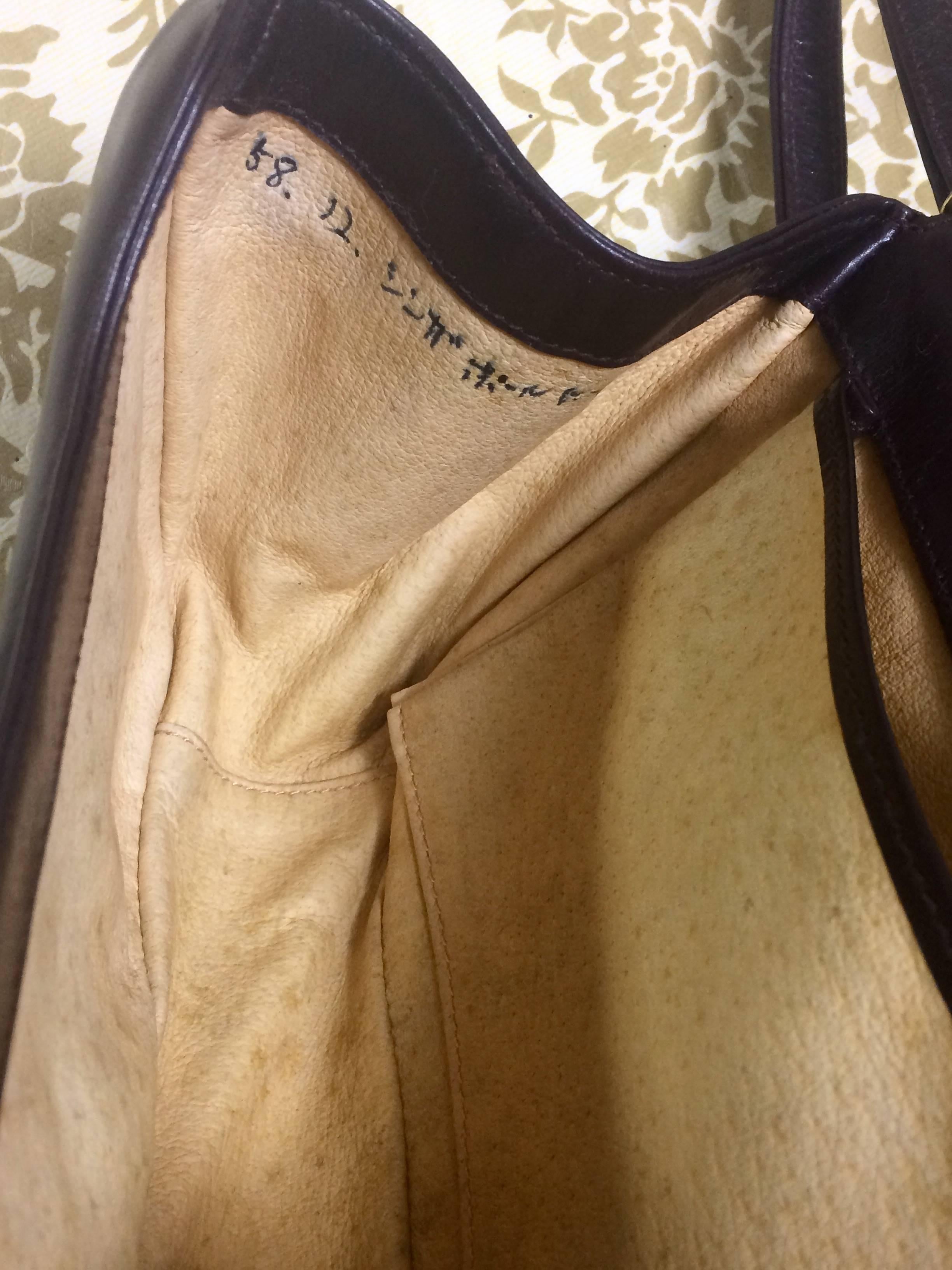 Vintage Gucci dark brown leather classic shoulder bag with 2 horsebit motifs. 3