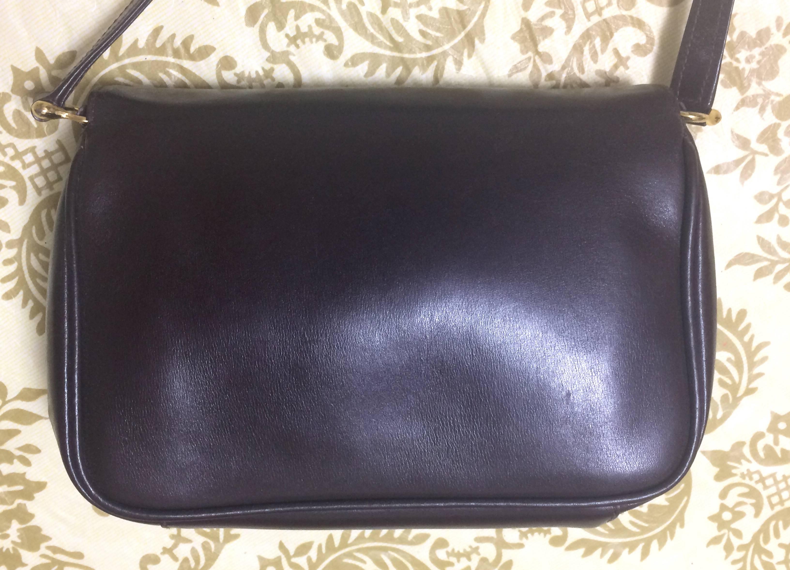 Black Vintage Gucci dark brown leather classic shoulder bag with 2 horsebit motifs.