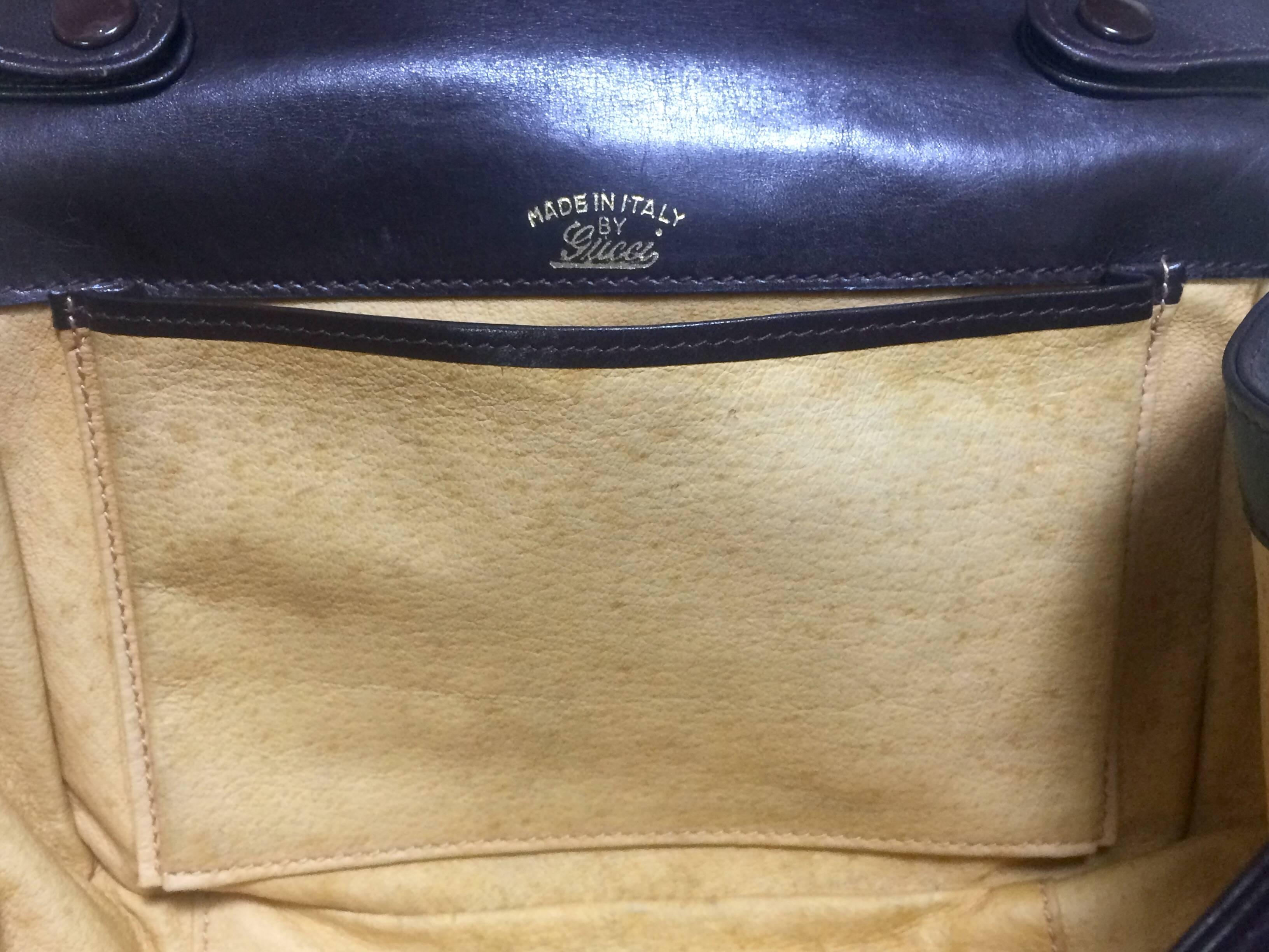 Vintage Gucci dark brown leather classic shoulder bag with 2 horsebit motifs. 2