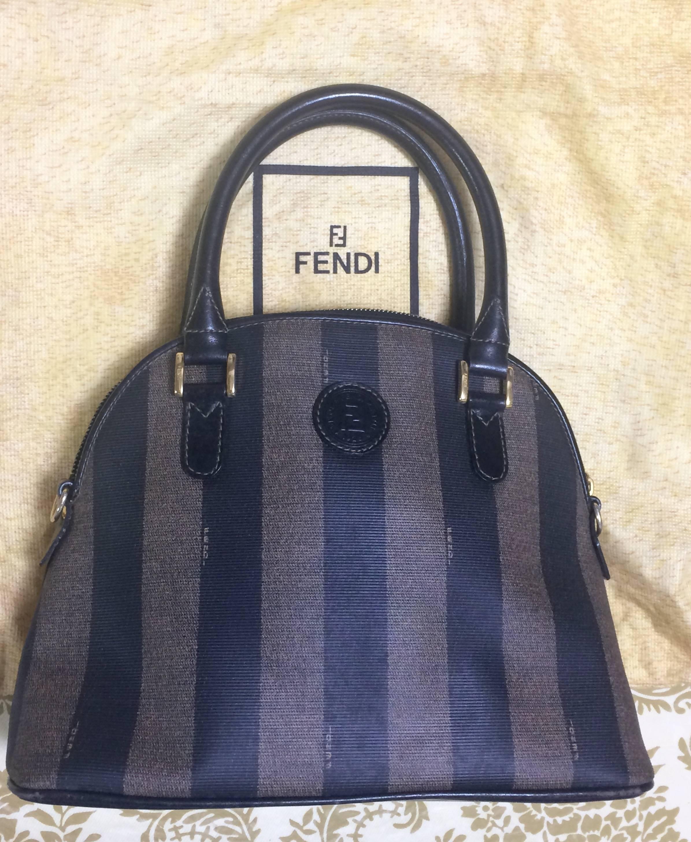 Vintage FENDI classic black and grey pecan vertical stripe bolide shape handbag. In Good Condition In Kashiwa, Chiba