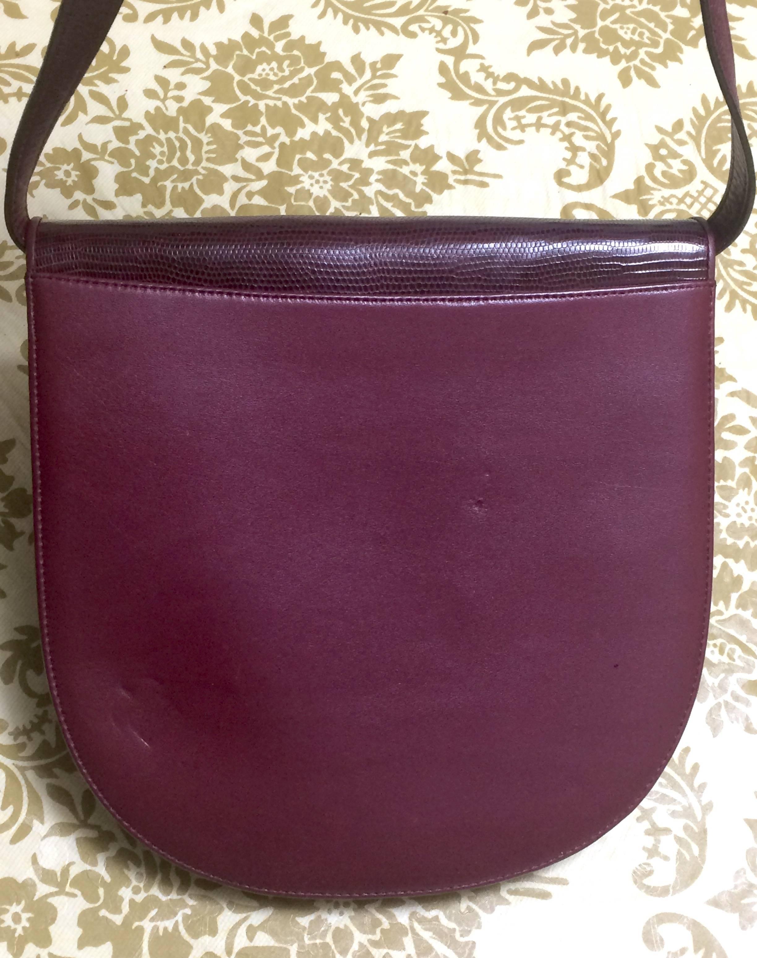Vintage Yves Saint Laurent wine red, bordeaux lizard and leather shoulder bag. In Good Condition For Sale In Kashiwa, Chiba