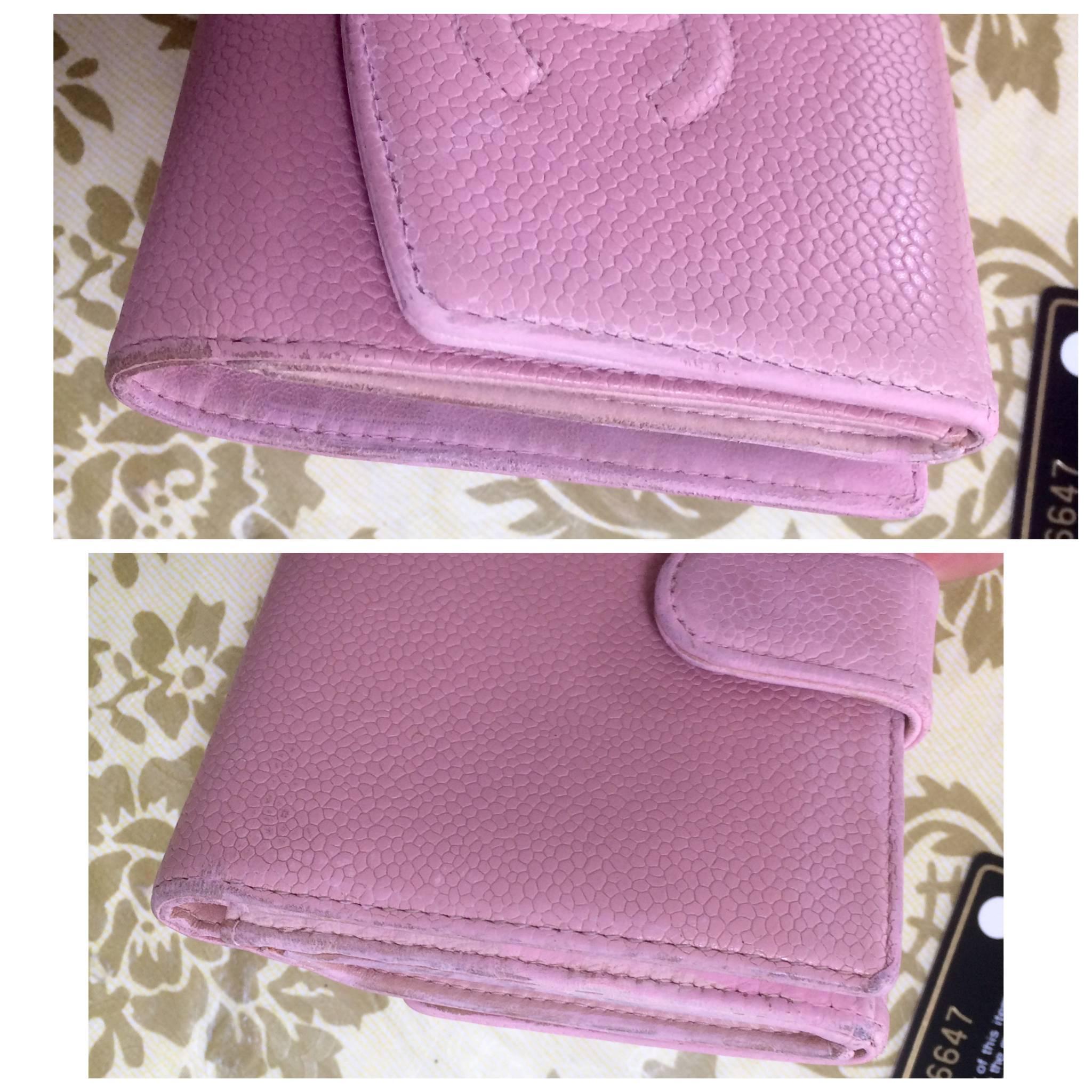 Vintage CHANEL milky pink caviar leather wallet with stitched CC mark. Classic. In Fair Condition For Sale In Kashiwa, Chiba